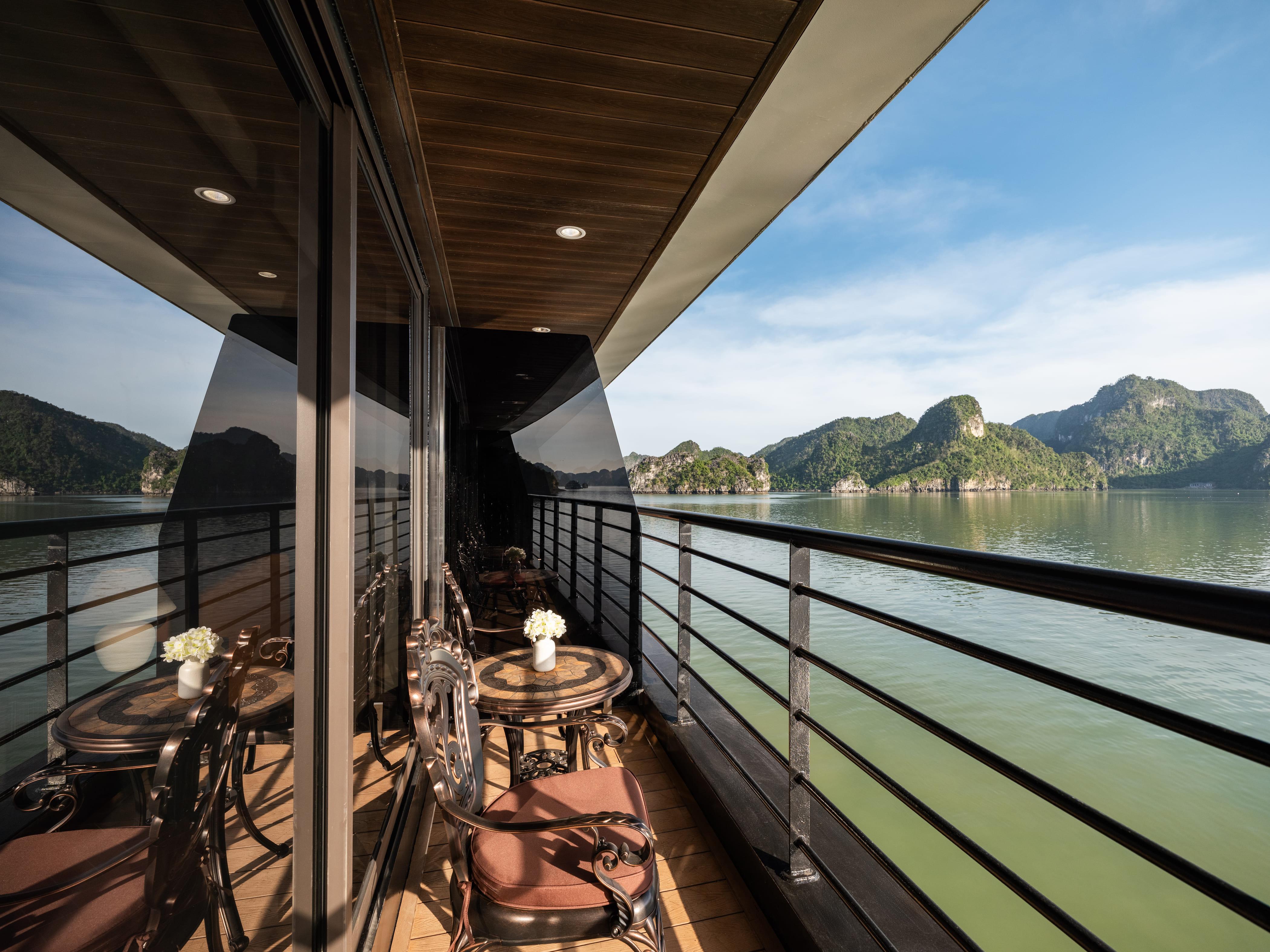 2-Day Lan Ha & Ha Long Bay Luxury Cruise with Free Hanoi Transfer