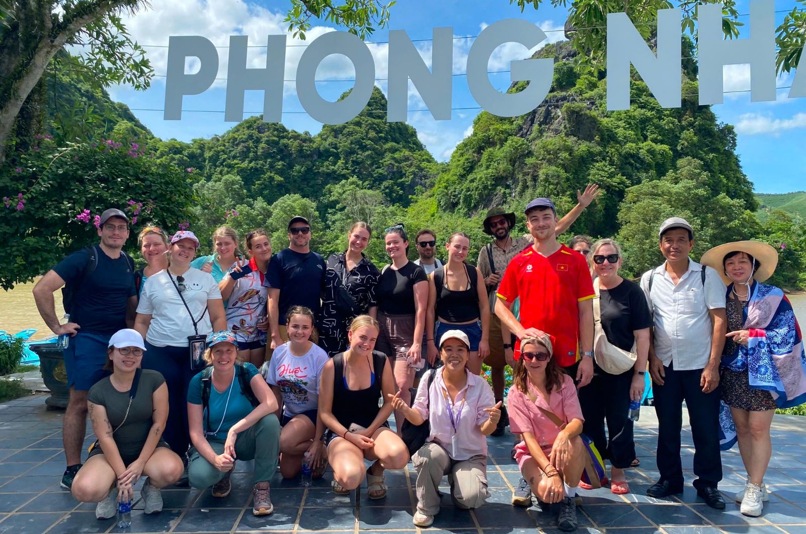 Phong Nha Cave boat tour Son River dragon boat and Paradise Cave karst — image 12