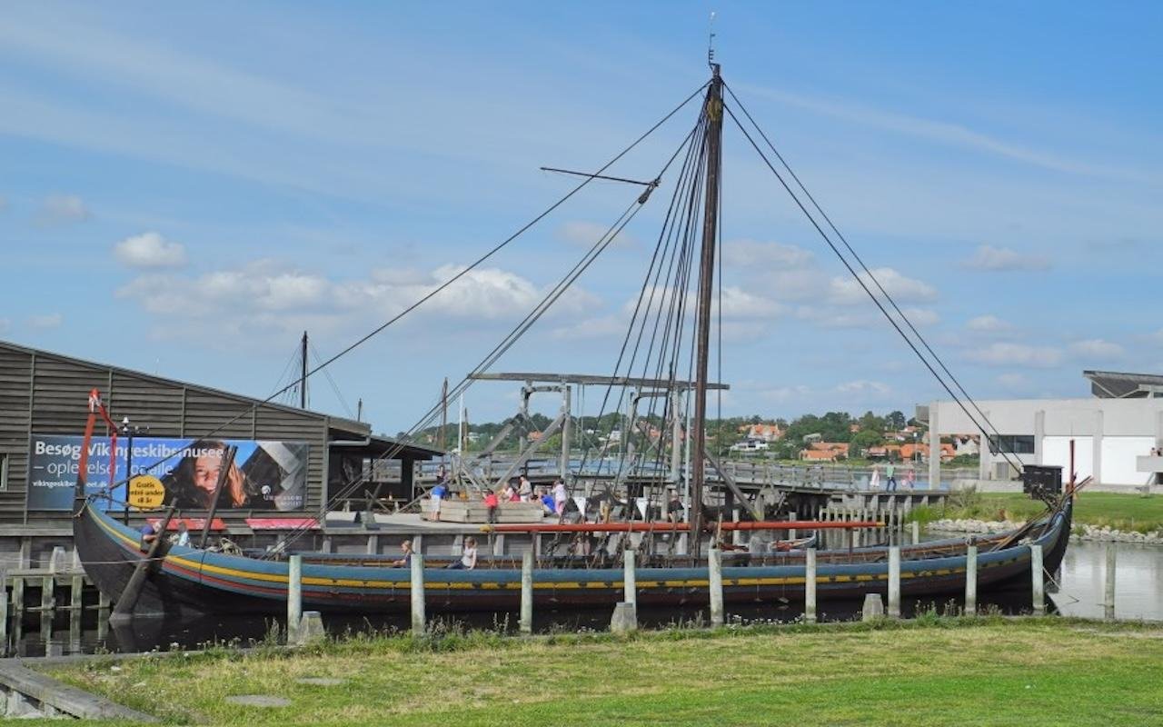 Copenhagen: Tour of Roskilde, the Viking city in Spanish with tickets