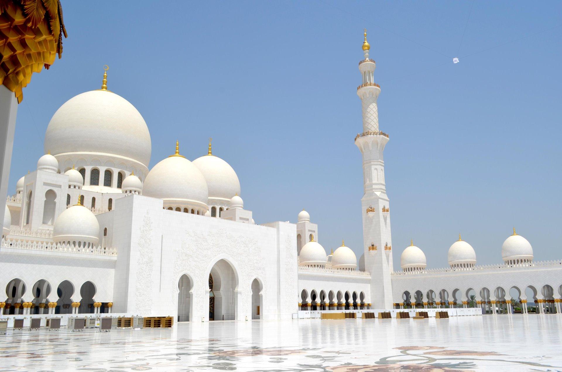 Abu Dhabi City Highlights & Warner Bros. World Day Tour
