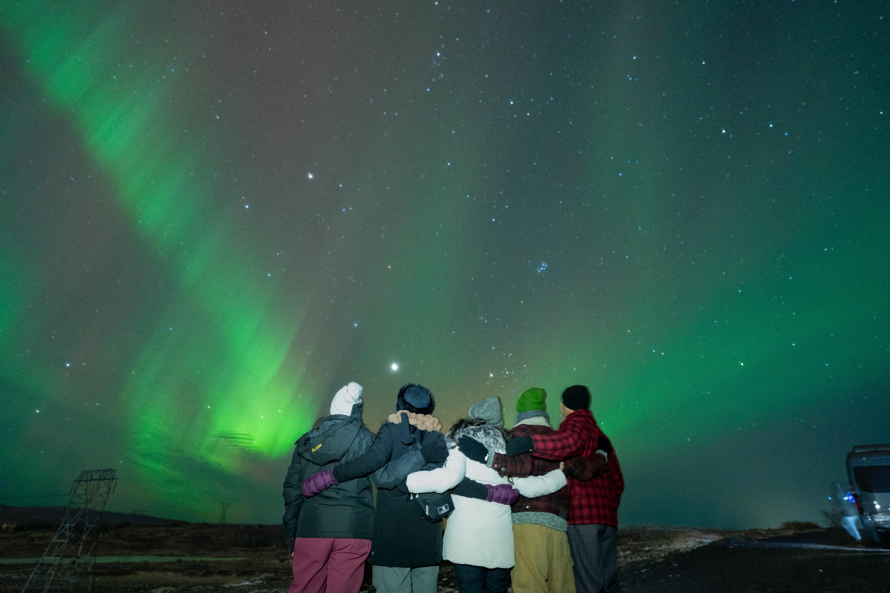Reykjavik Northern Lights Minibus Hunt with Hot Cocoa