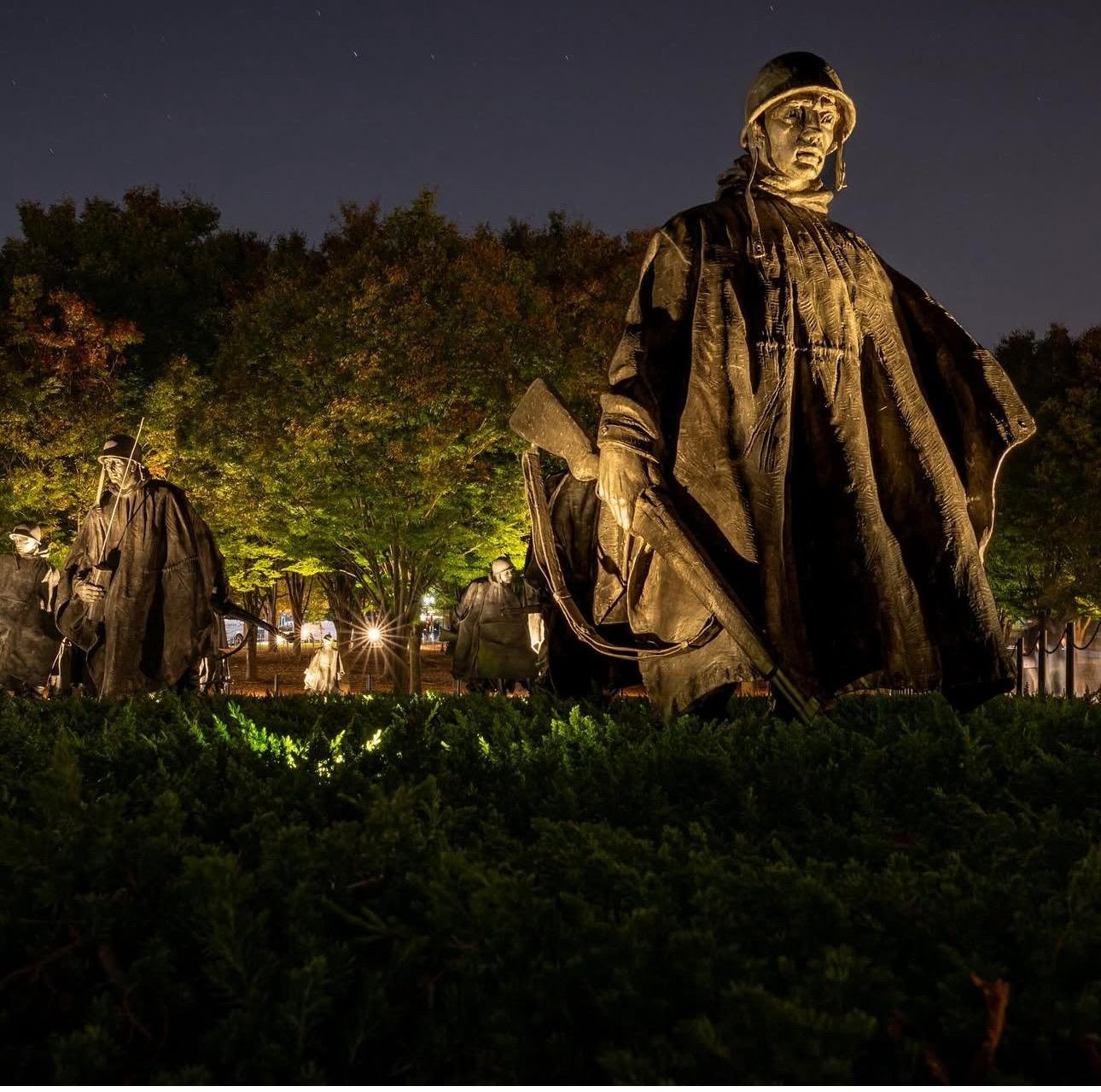 DC Sunset Monuments & Memorials Walking Tour