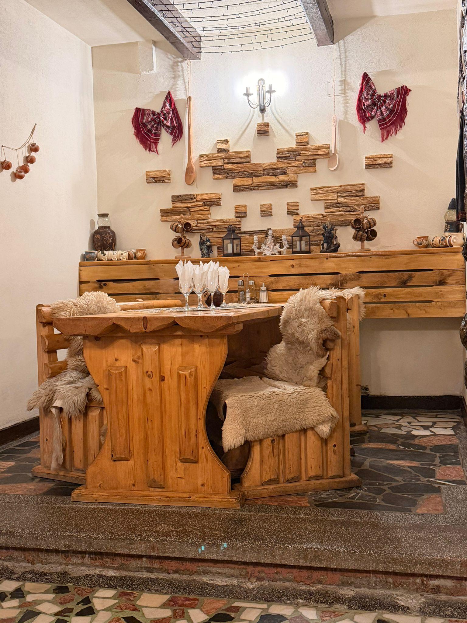 Bucharest: Peleș Castle and Slănic Salt Mine Day Trip