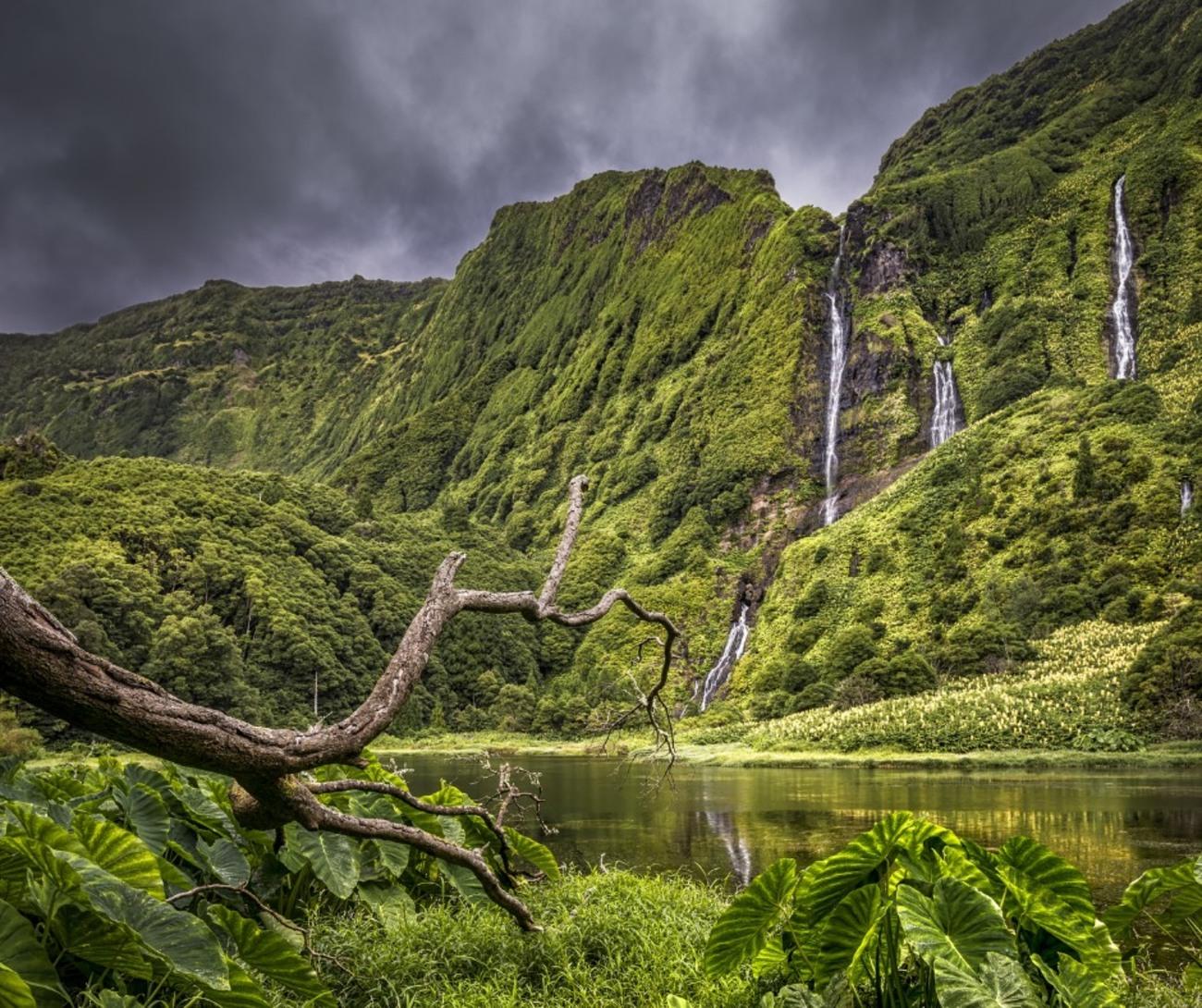 Flores Island Full-Day Adventure with Waterfalls & Lakes