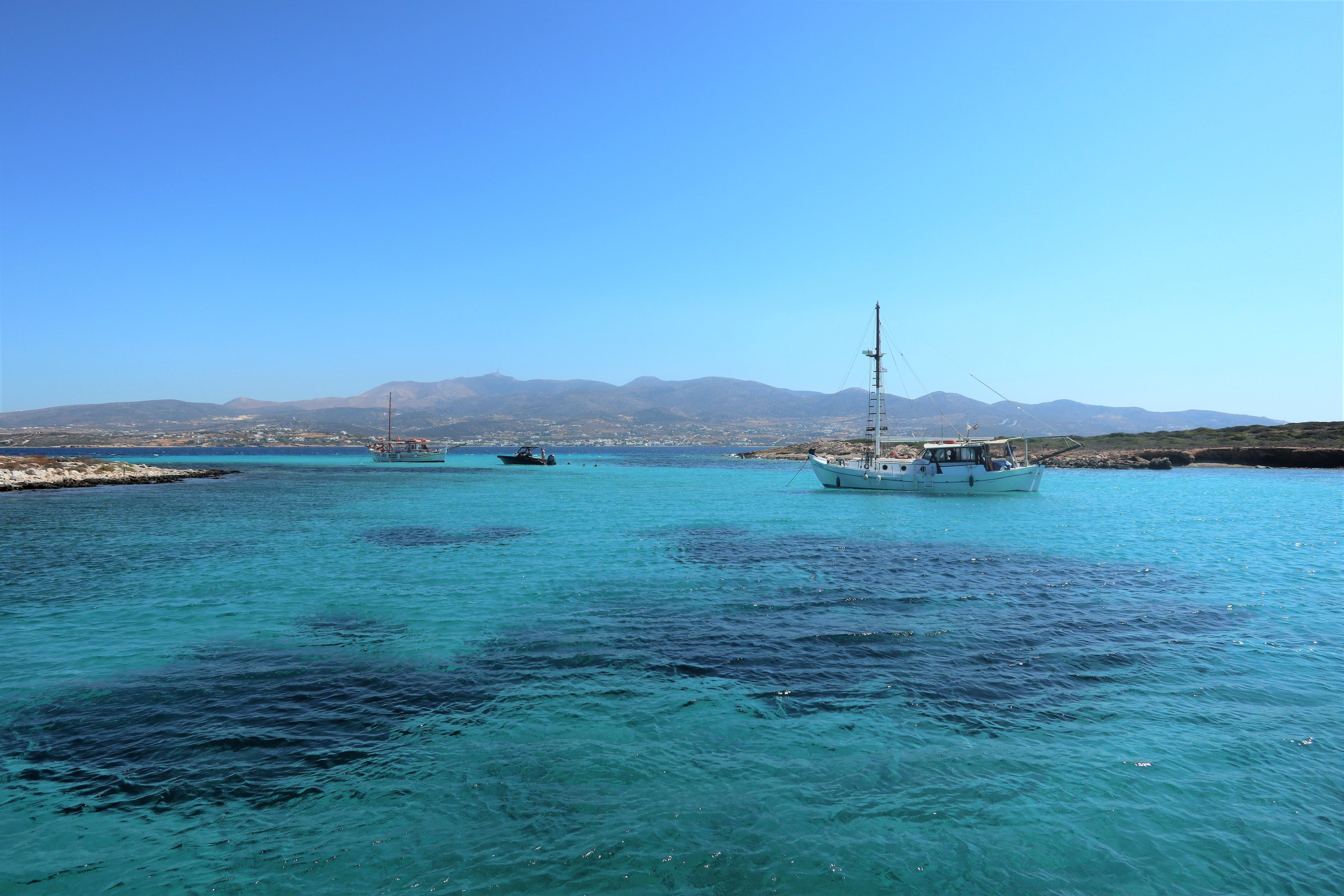 From Paros: Antiparos and Despotiko Full-Day Swim Cruise