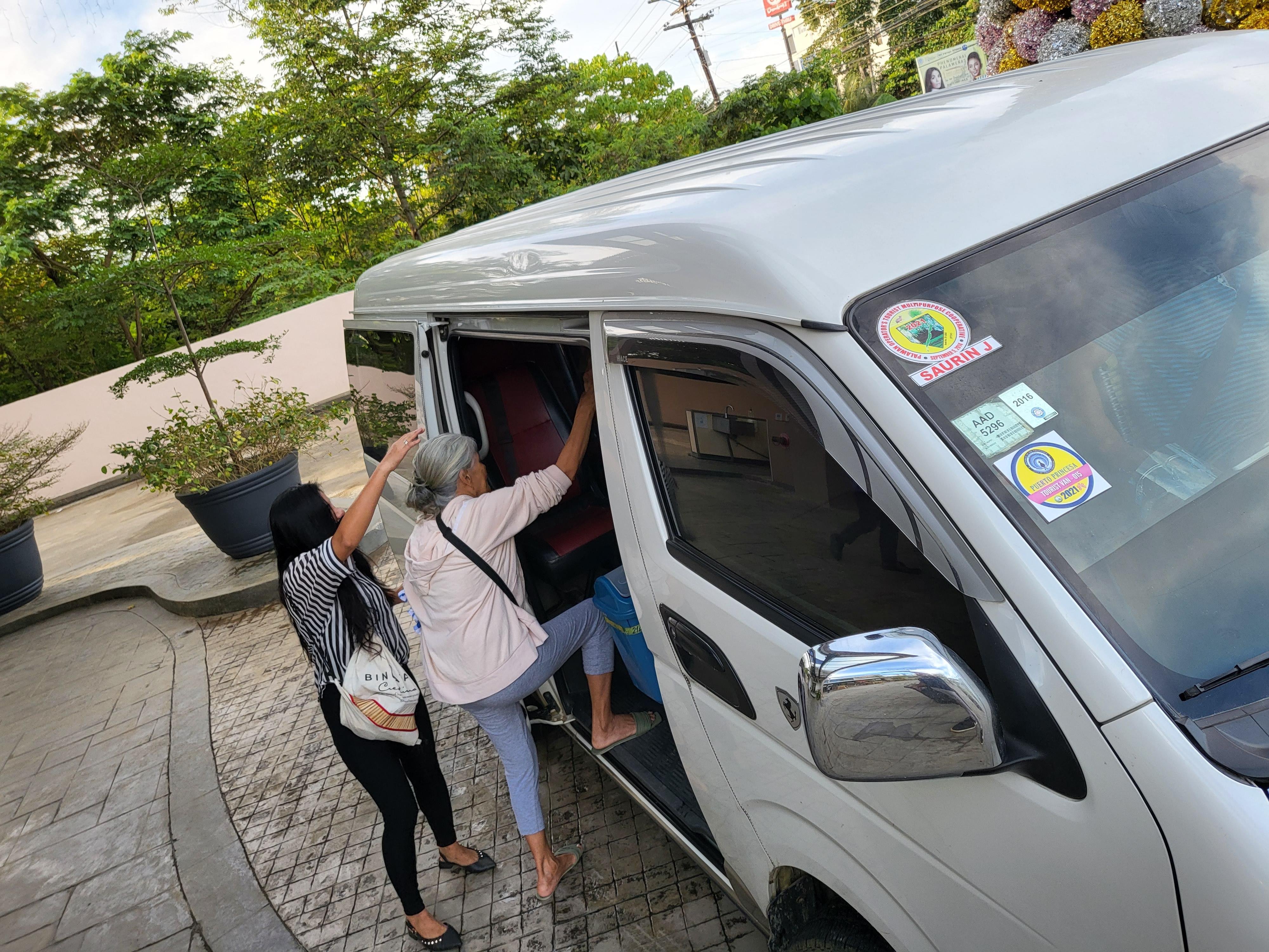 Private Van Transfer: El Nido to Puerto Princesa