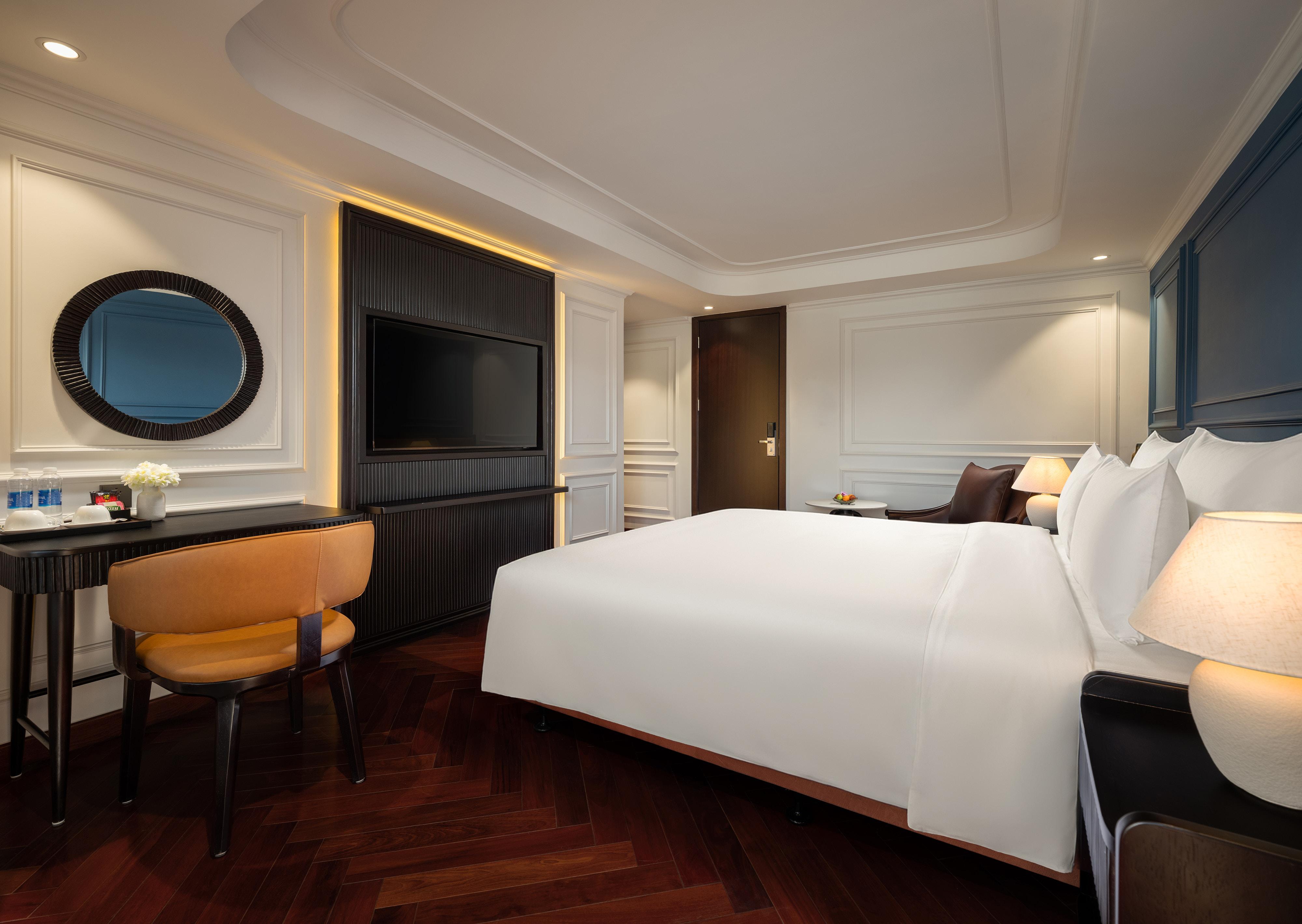 2-Day Lan Ha & Ha Long Bay Luxury Cruise with Free Hanoi Transfer