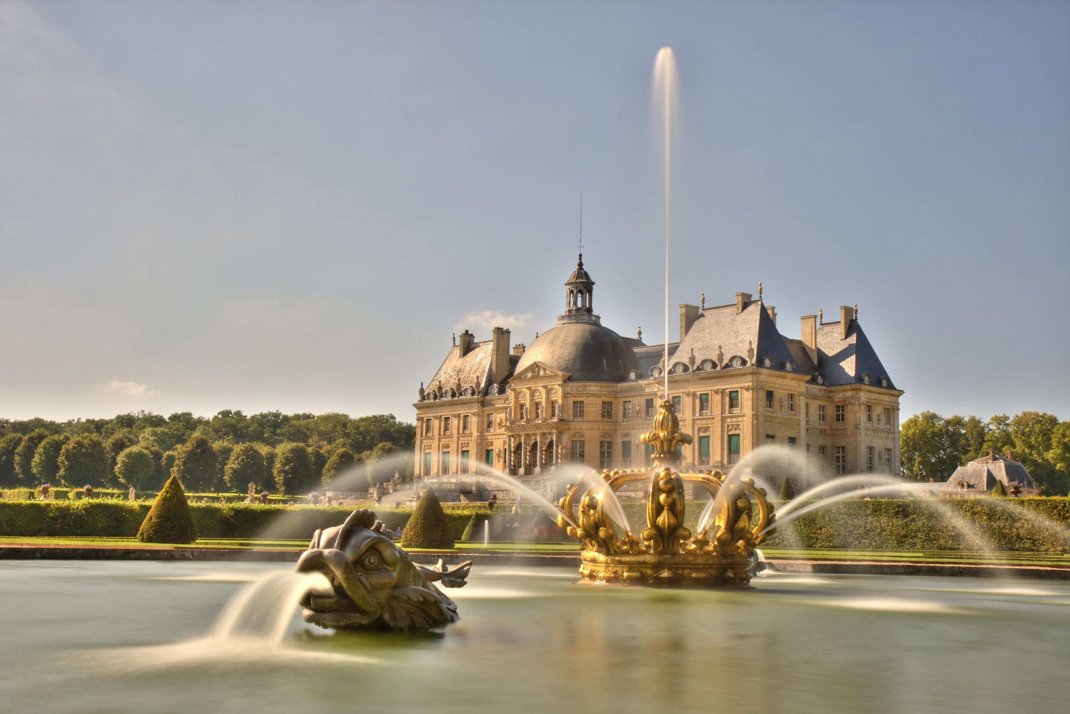Vaux le Vicomte Castle Entry with Shuttle from Melun Station