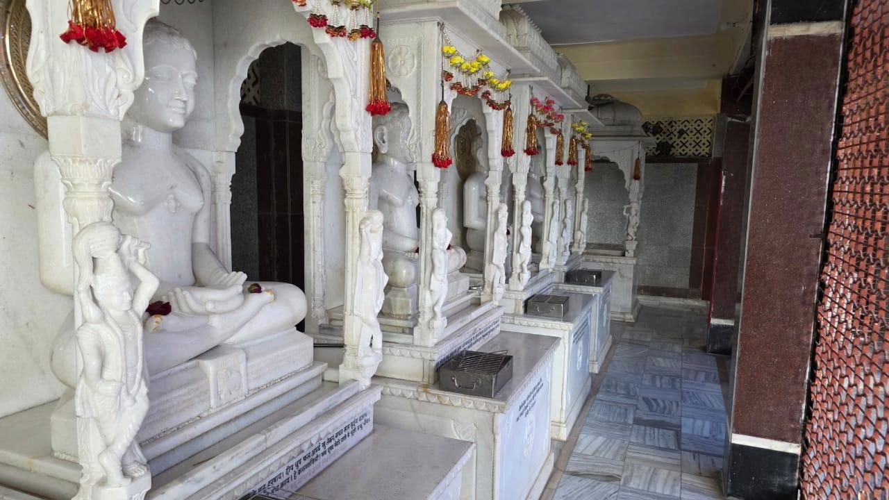 Mumbai Nature & Heritage: Kanheri Caves, Safari & Jain Temple