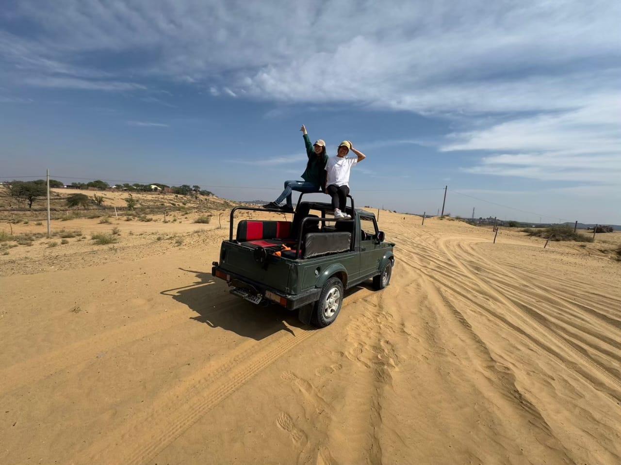 Jodhpur: Thar Desert Camel & Jeep Safari with Traditional Dining
