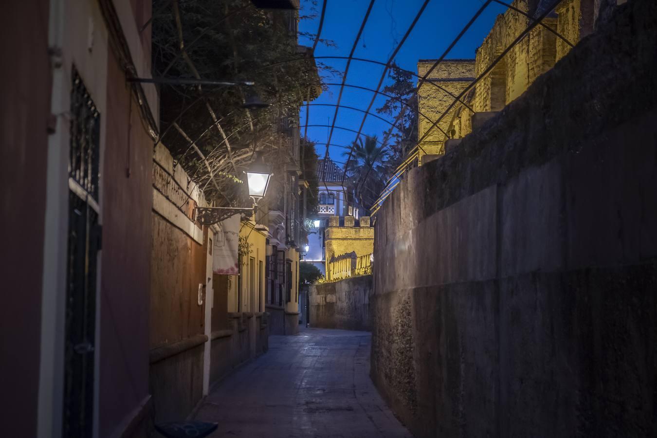 Seville Nocturnal Discovery: Historic Center & Riverside Walk