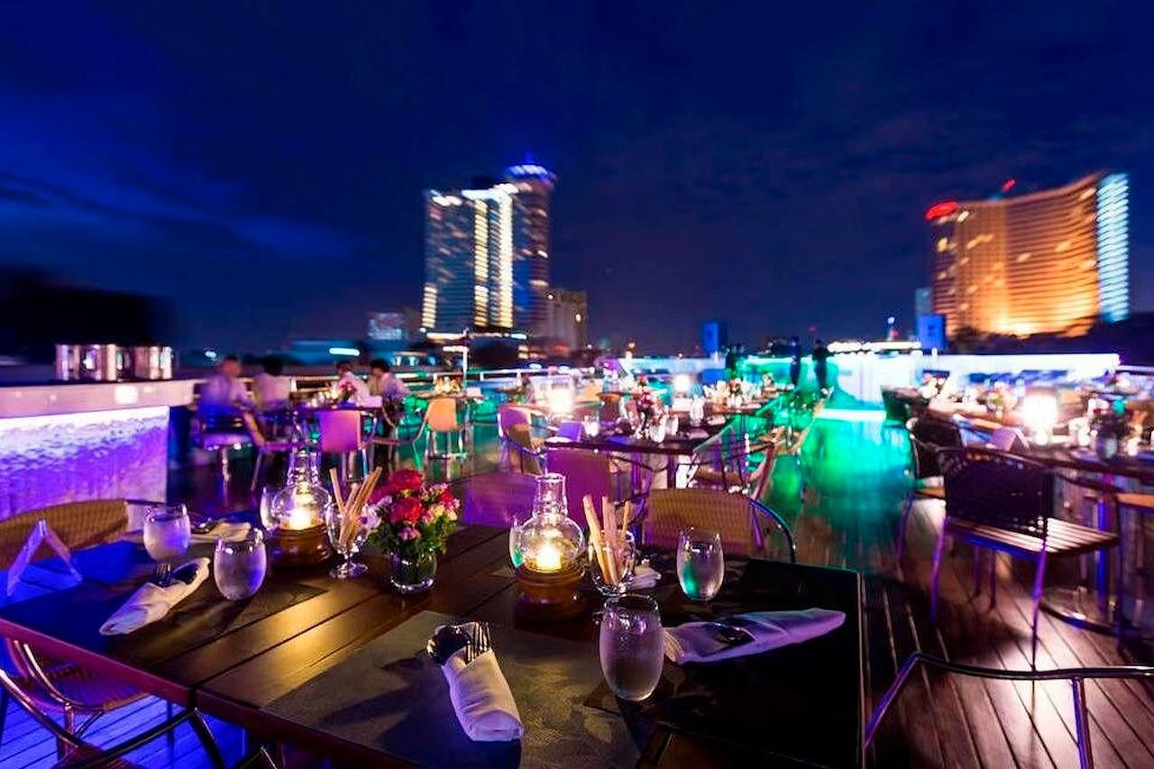 Wonderful Pearl Luxury Dinner Cruise on the Chao Phraya