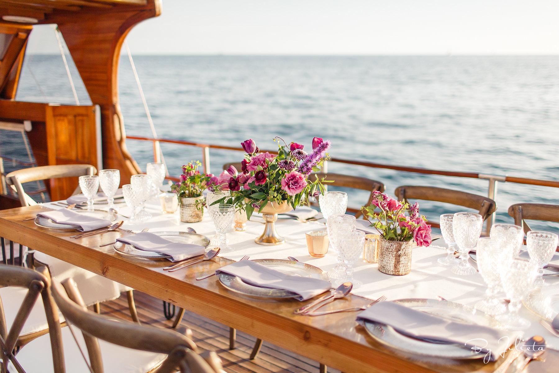 Cabo Sunset Yacht Dinner Cruise with Open Bar