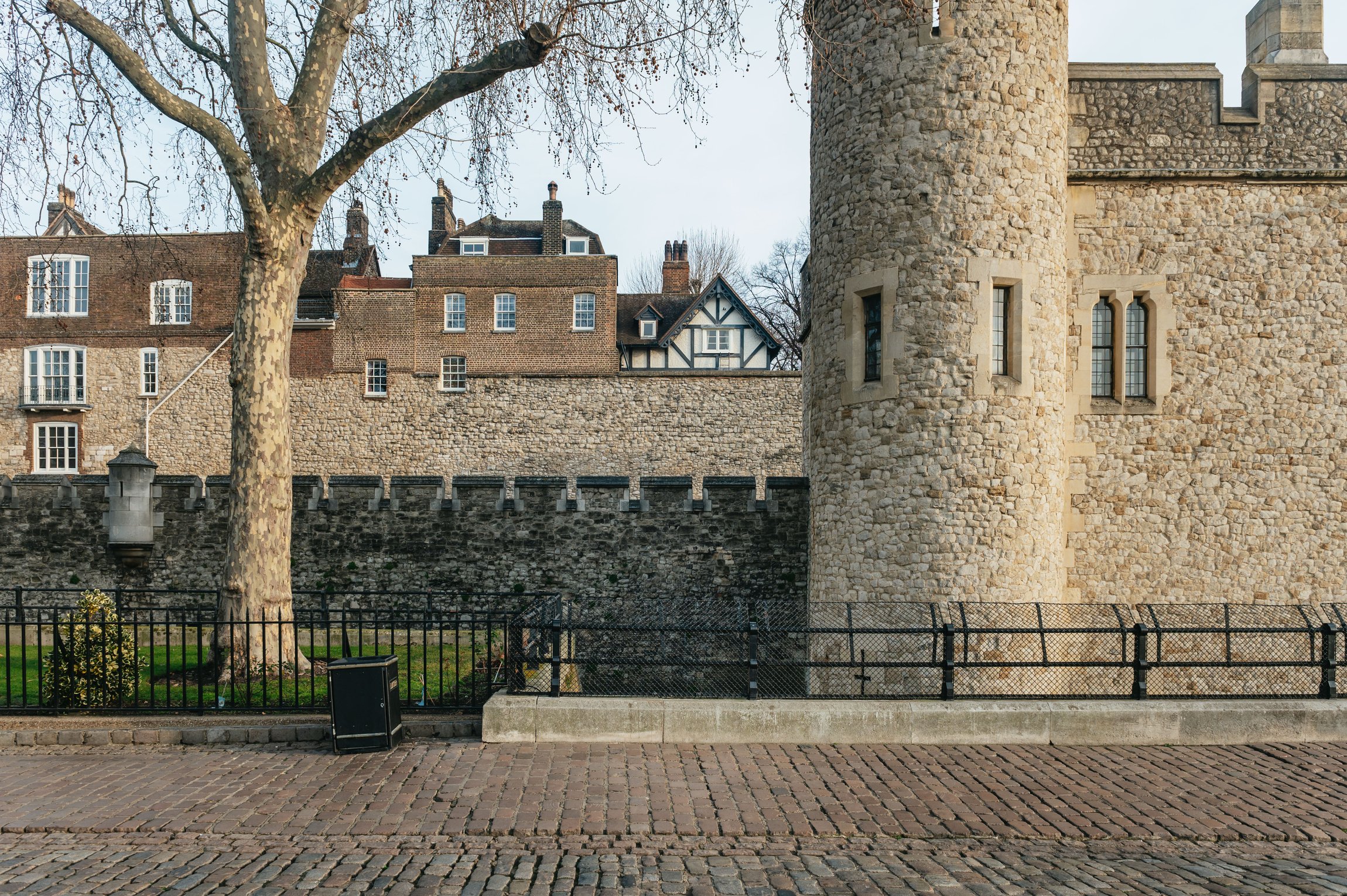 Tower of London tour with a Beefeater Yeoman Warder — image 8