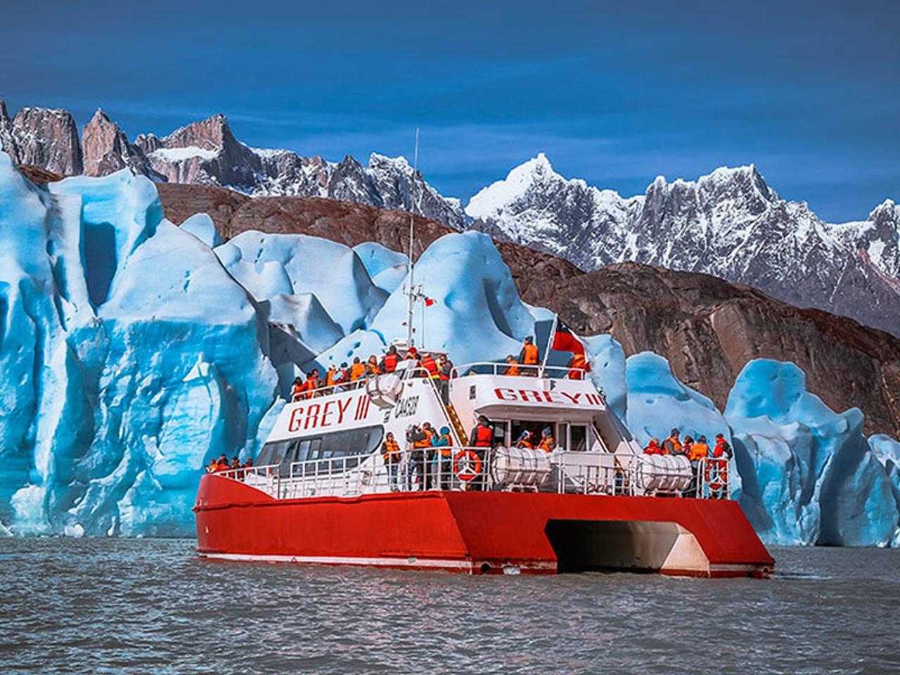 Torres del Paine & Grey Glacier Full-Day Tour from Punta Arenas