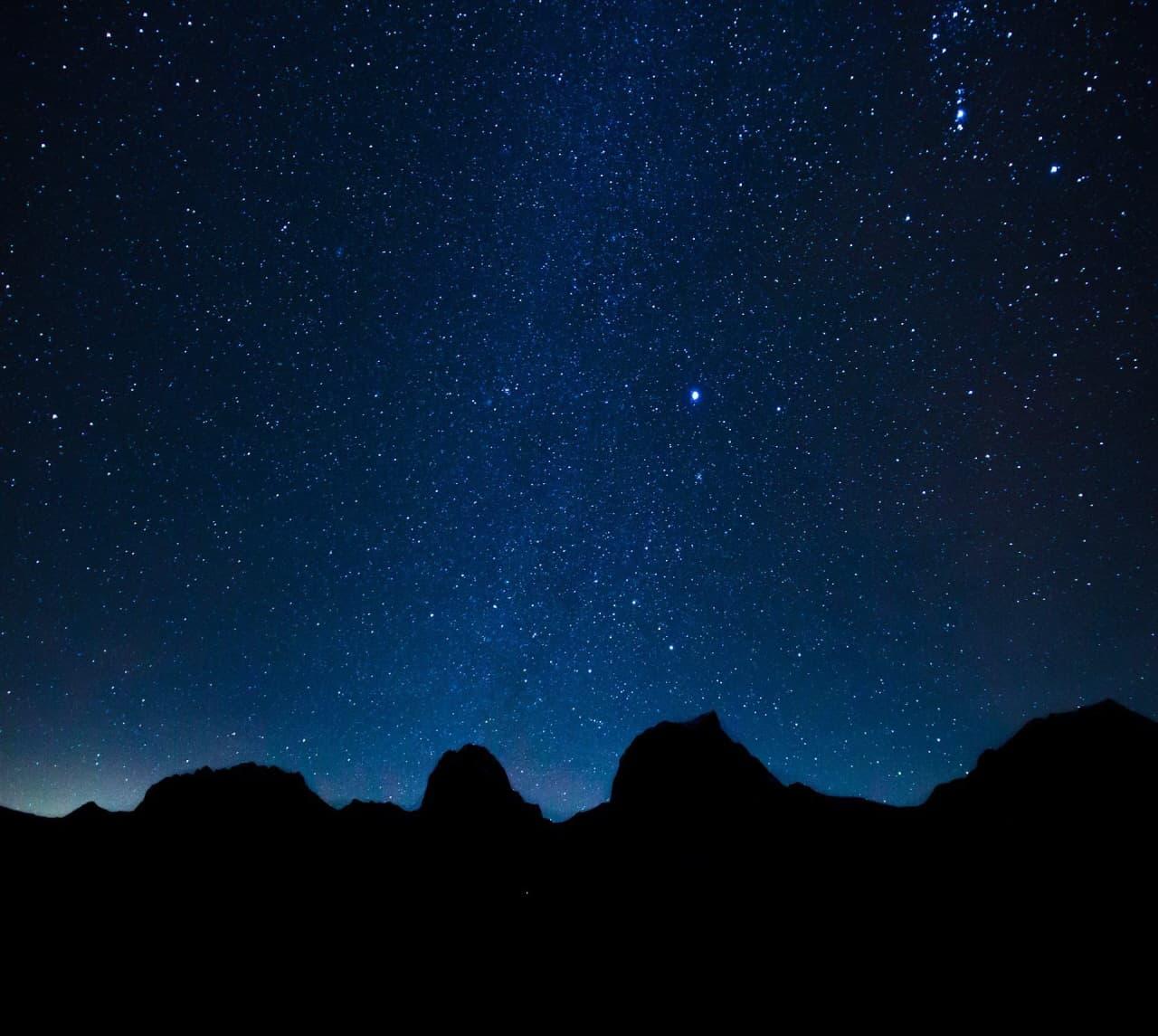 Las Vegas: Death Valley Sunset and Stargazing Day Tour