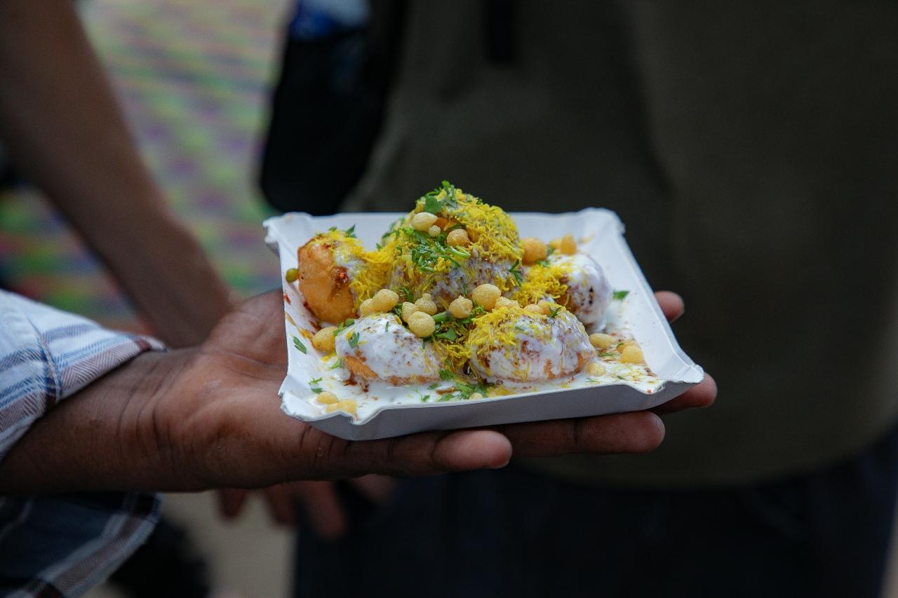 Mumbai Evening Street Food and Night Market Exploration