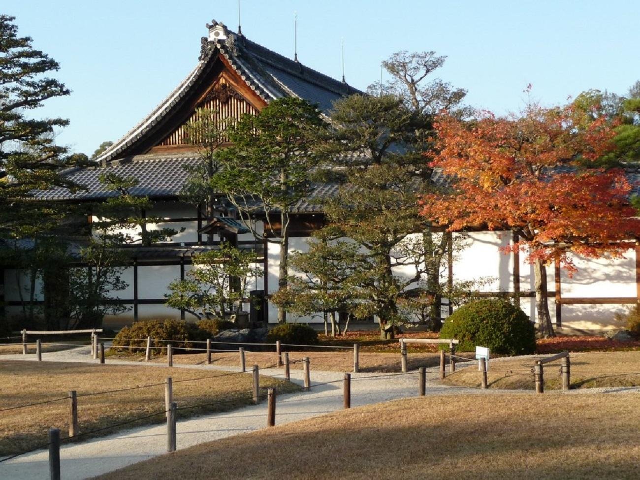 Kyoto Imperial Palace & Nijo Castle Walking Tour