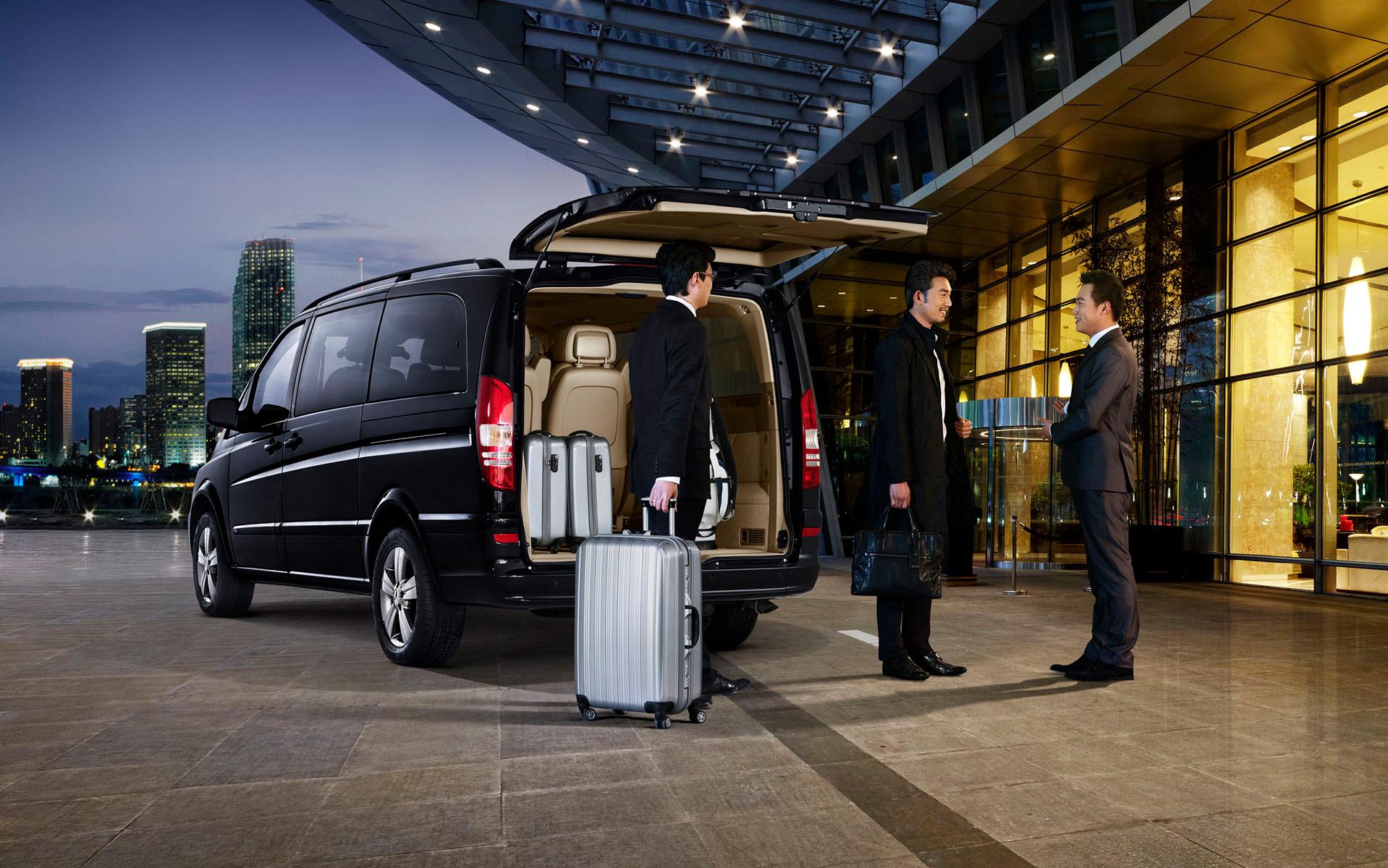 Private Minibus Transfer: Rovaniemi to Kirkenes