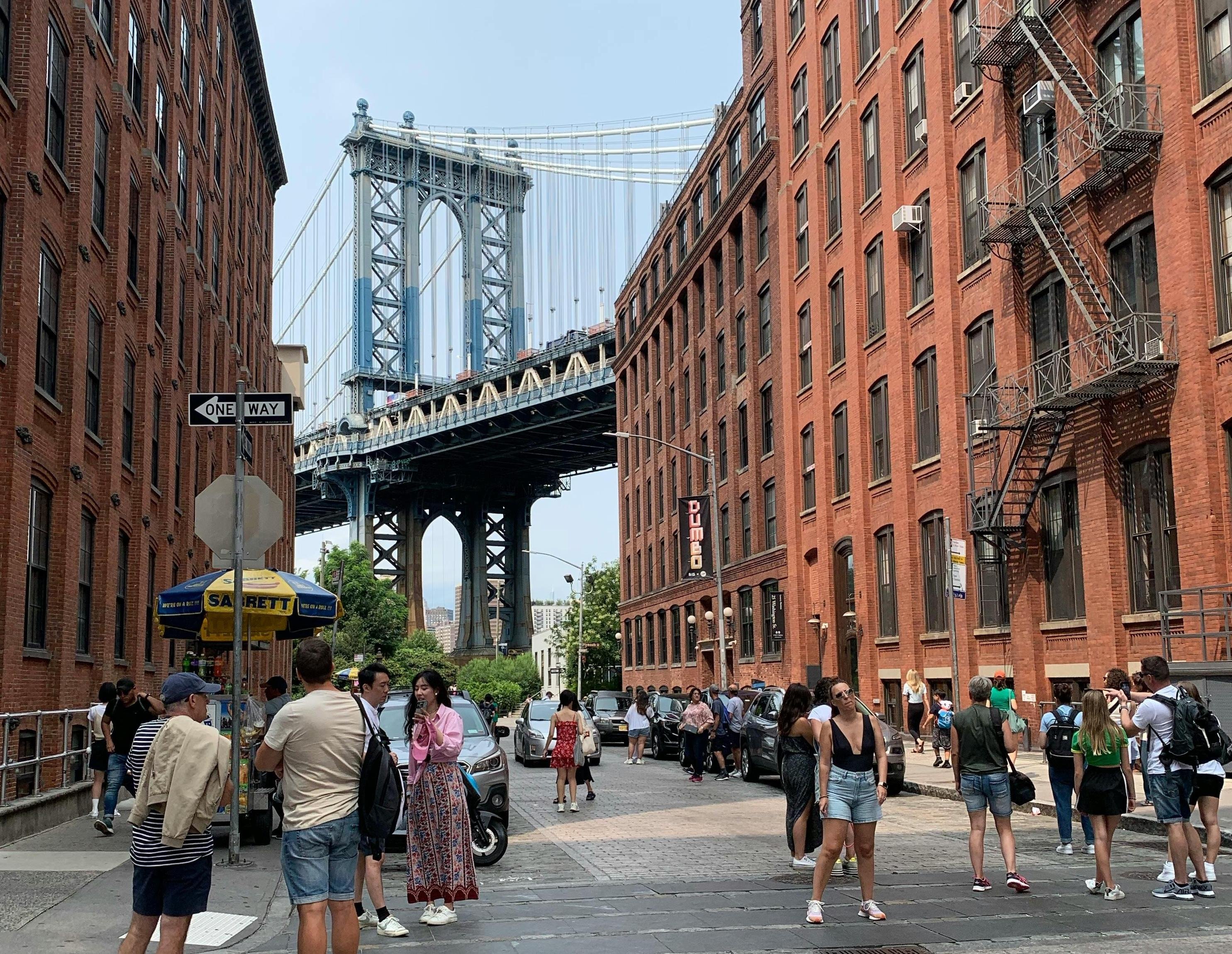 Brooklyn Bridge & DUMBO Small-Group Walking Tour