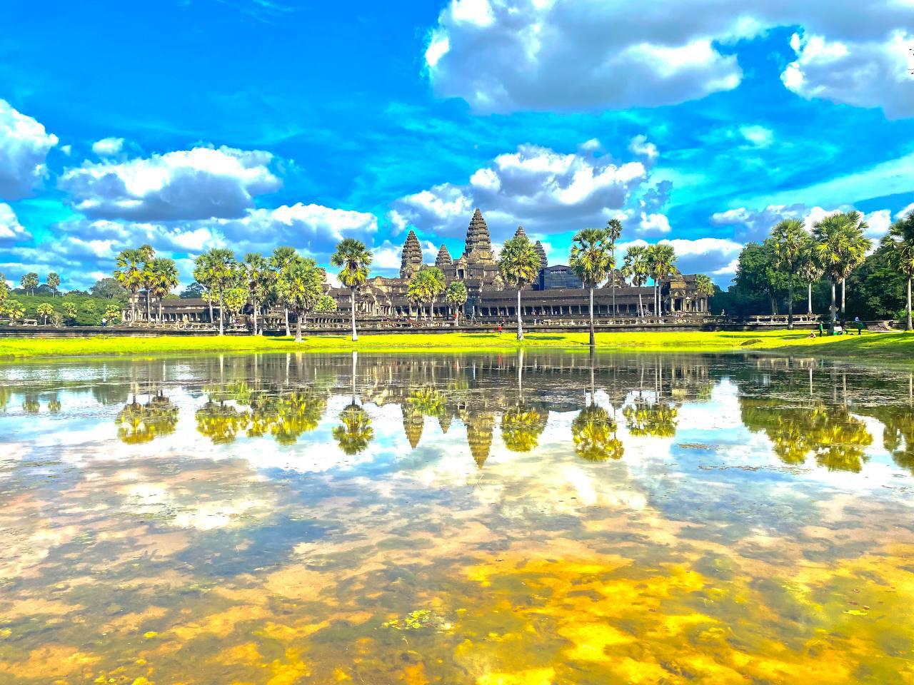 Siem Reap: Angkor Wat Sunrise E-Scooter & E-Bike Tour