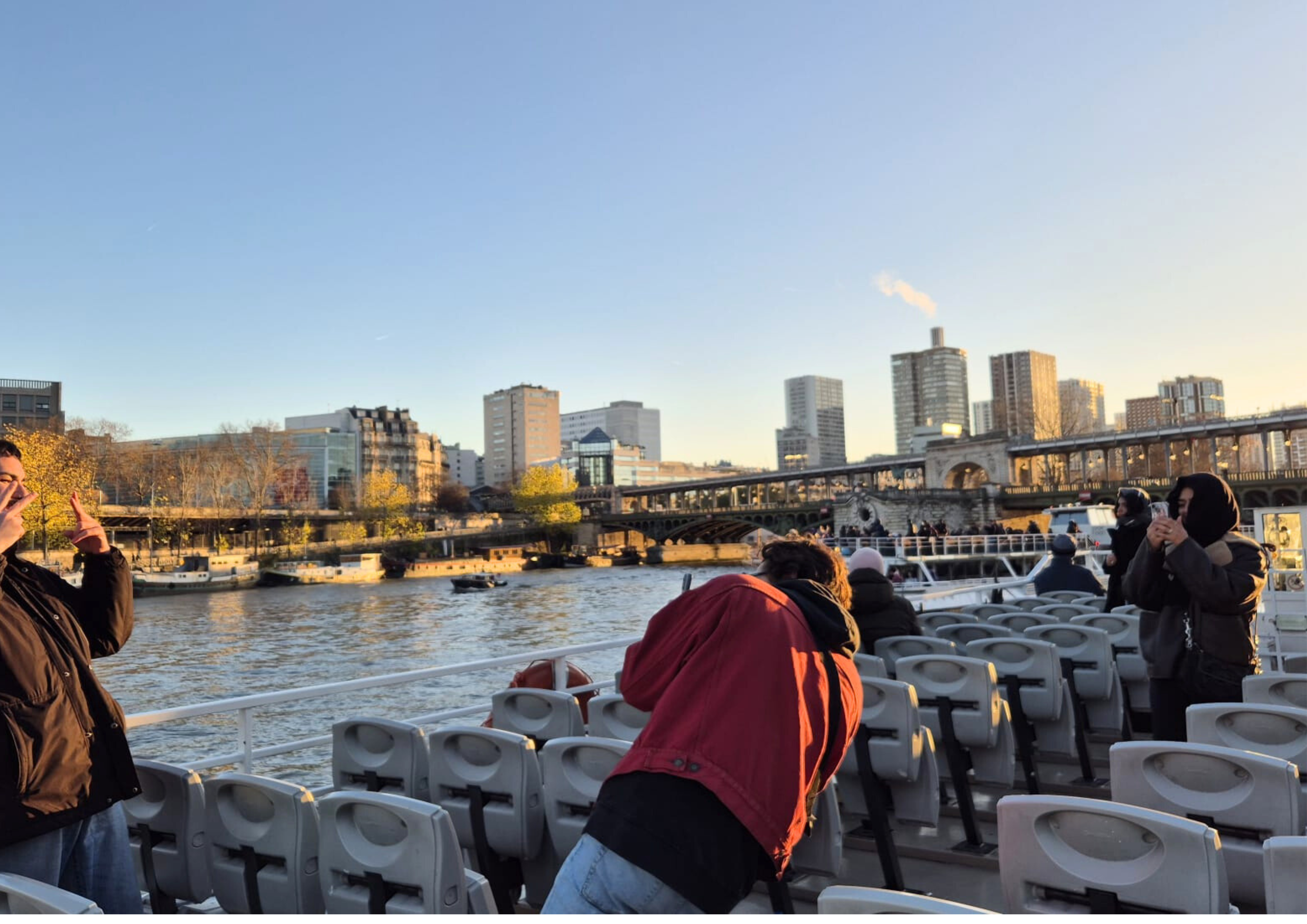 Paris Evening Seine River Cruise with Champagne