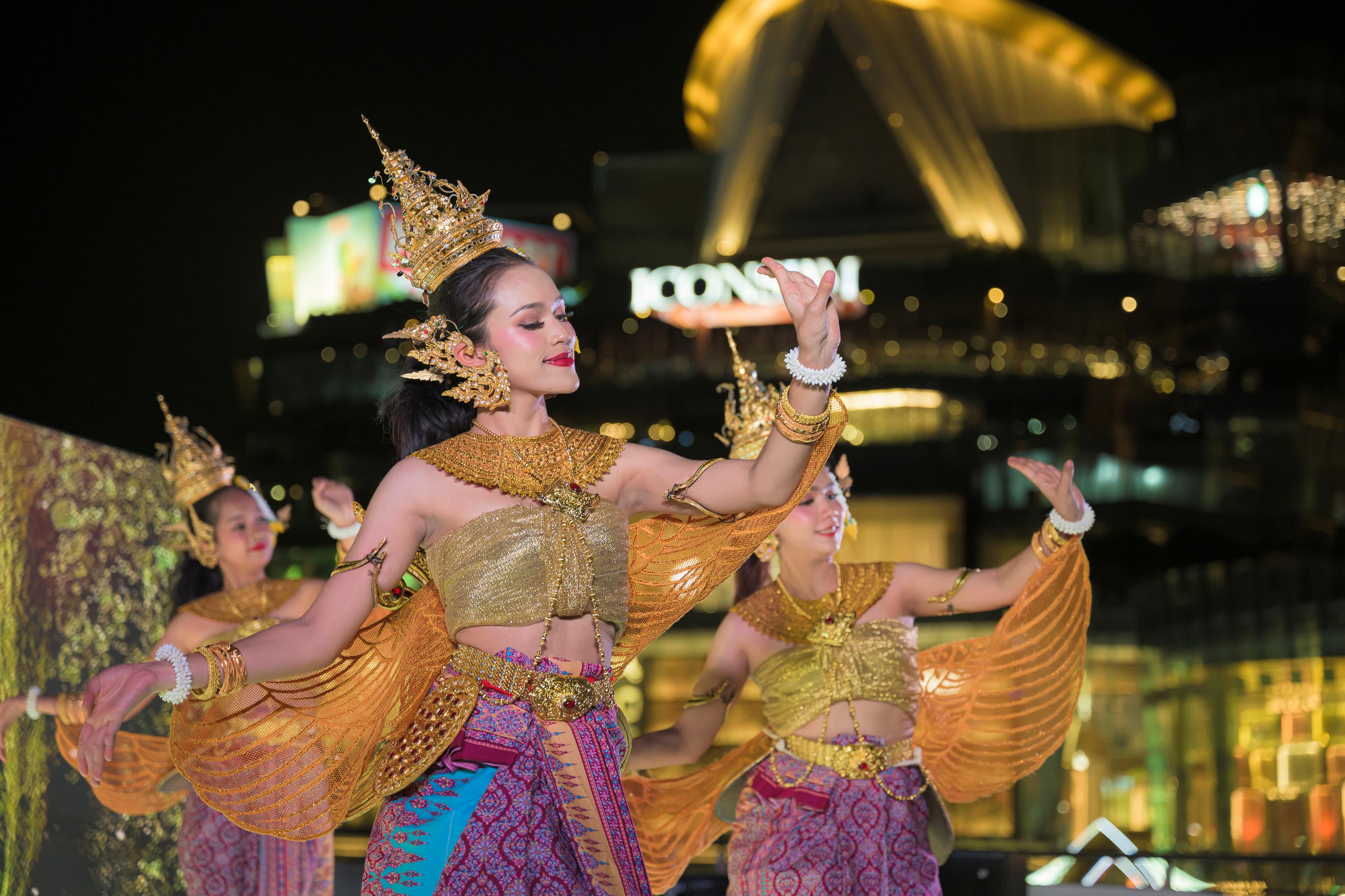 Bangkok Chao Phraya Dinner Cruise with Cultural Show