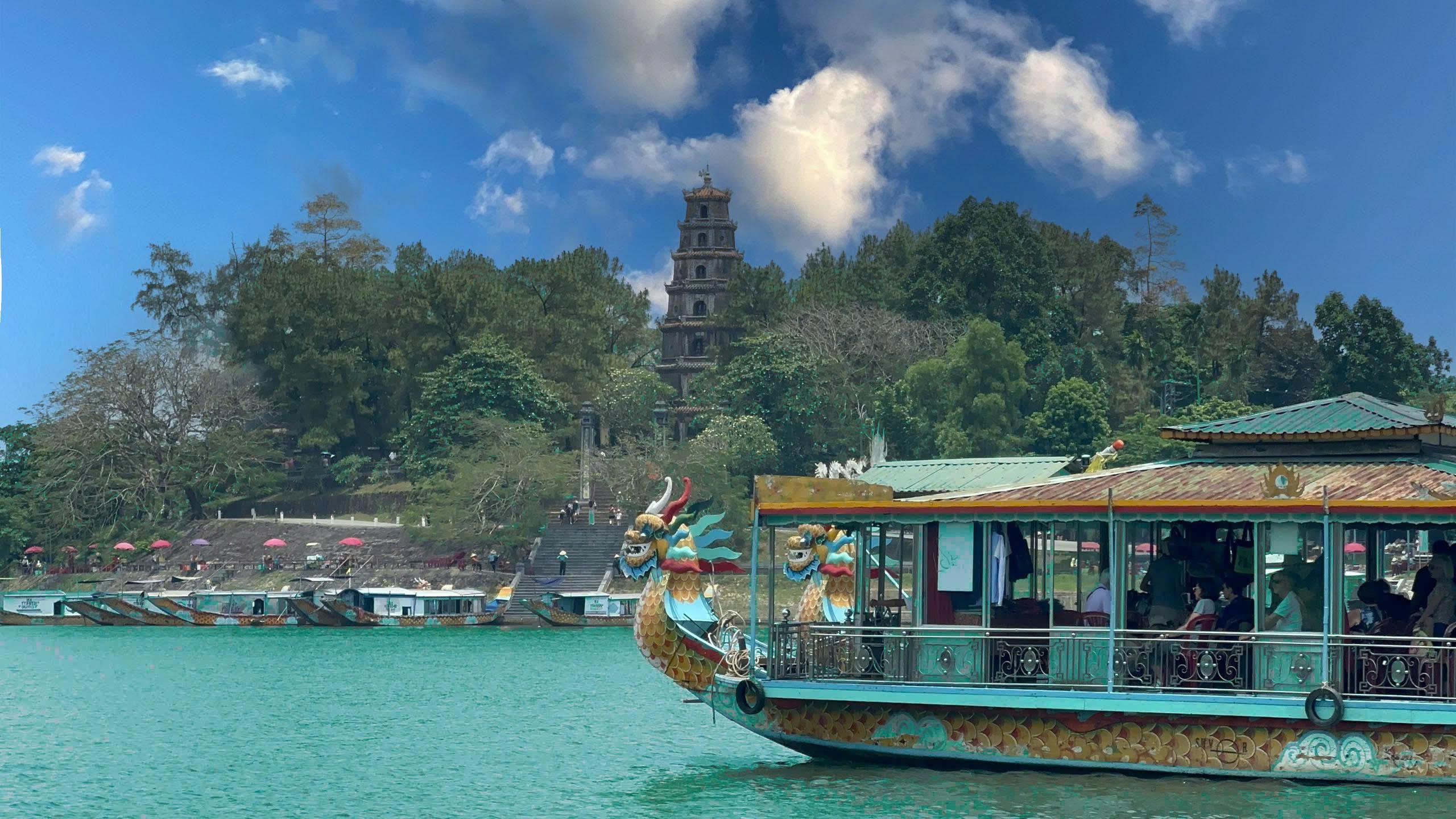 Hue Imperial City & Royal Tombs Discovery