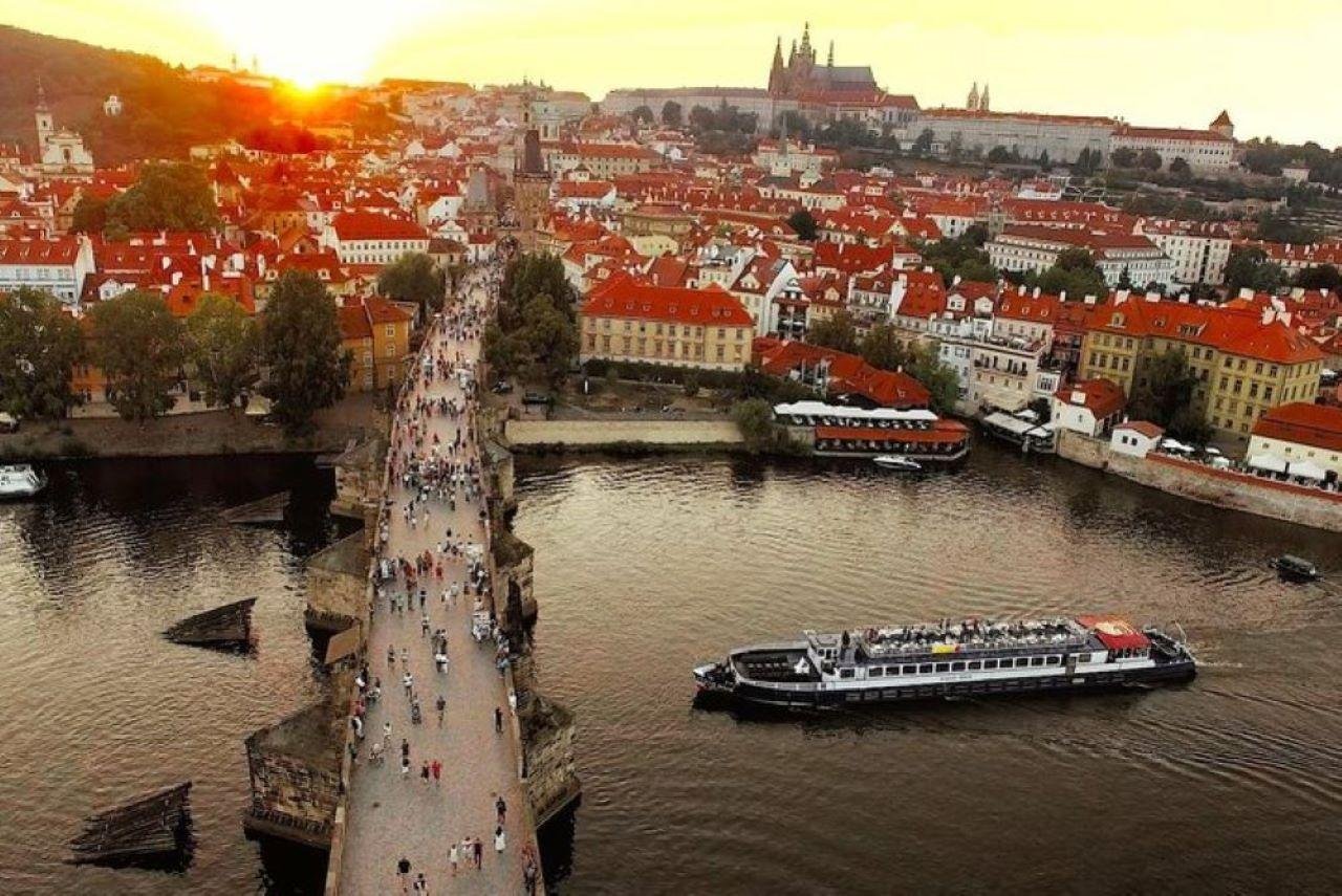 Prague Evening River Cruise with Buffet Dinner