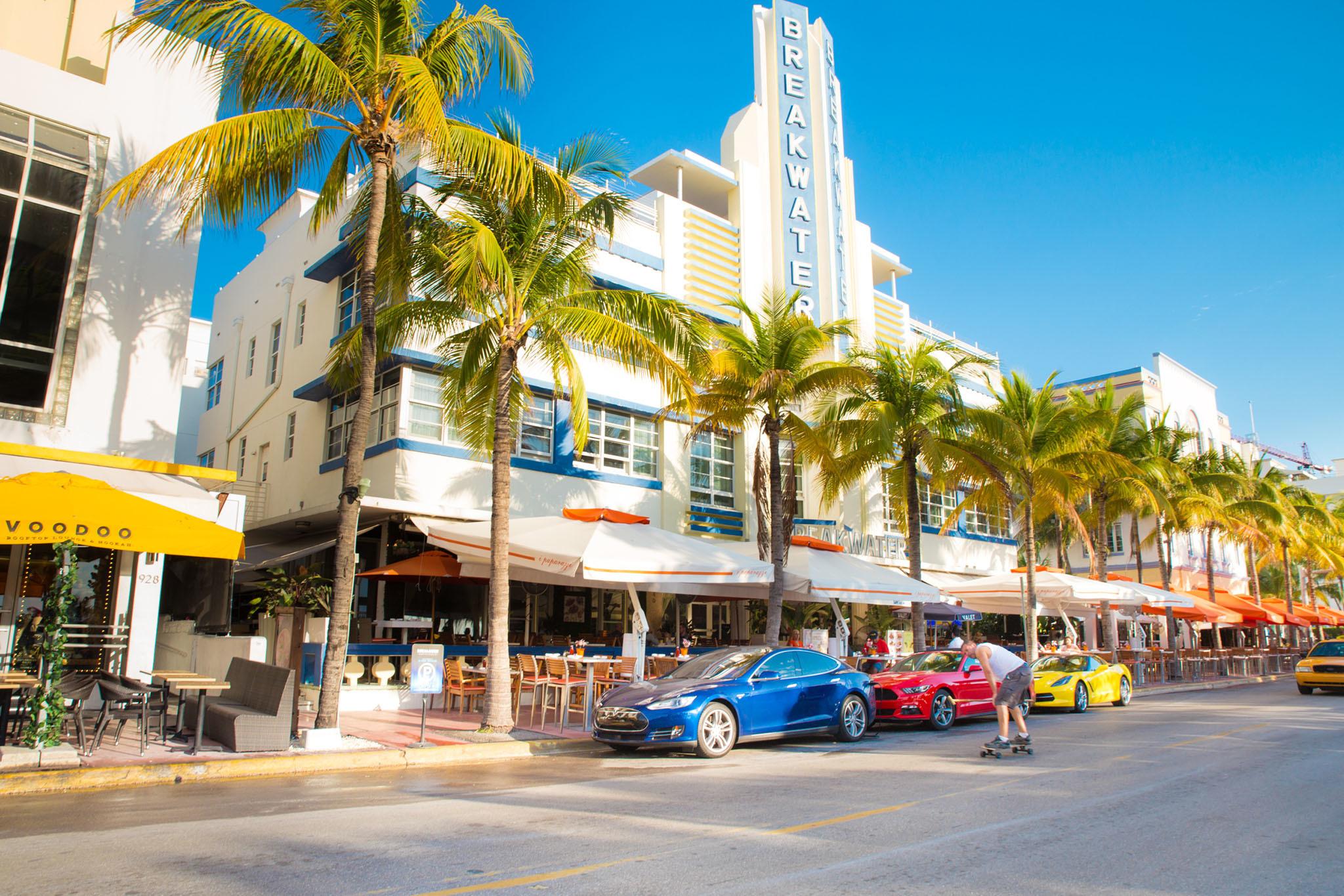 South Beach Walking Tour: Art Deco, Lincoln Road & Espanola Way