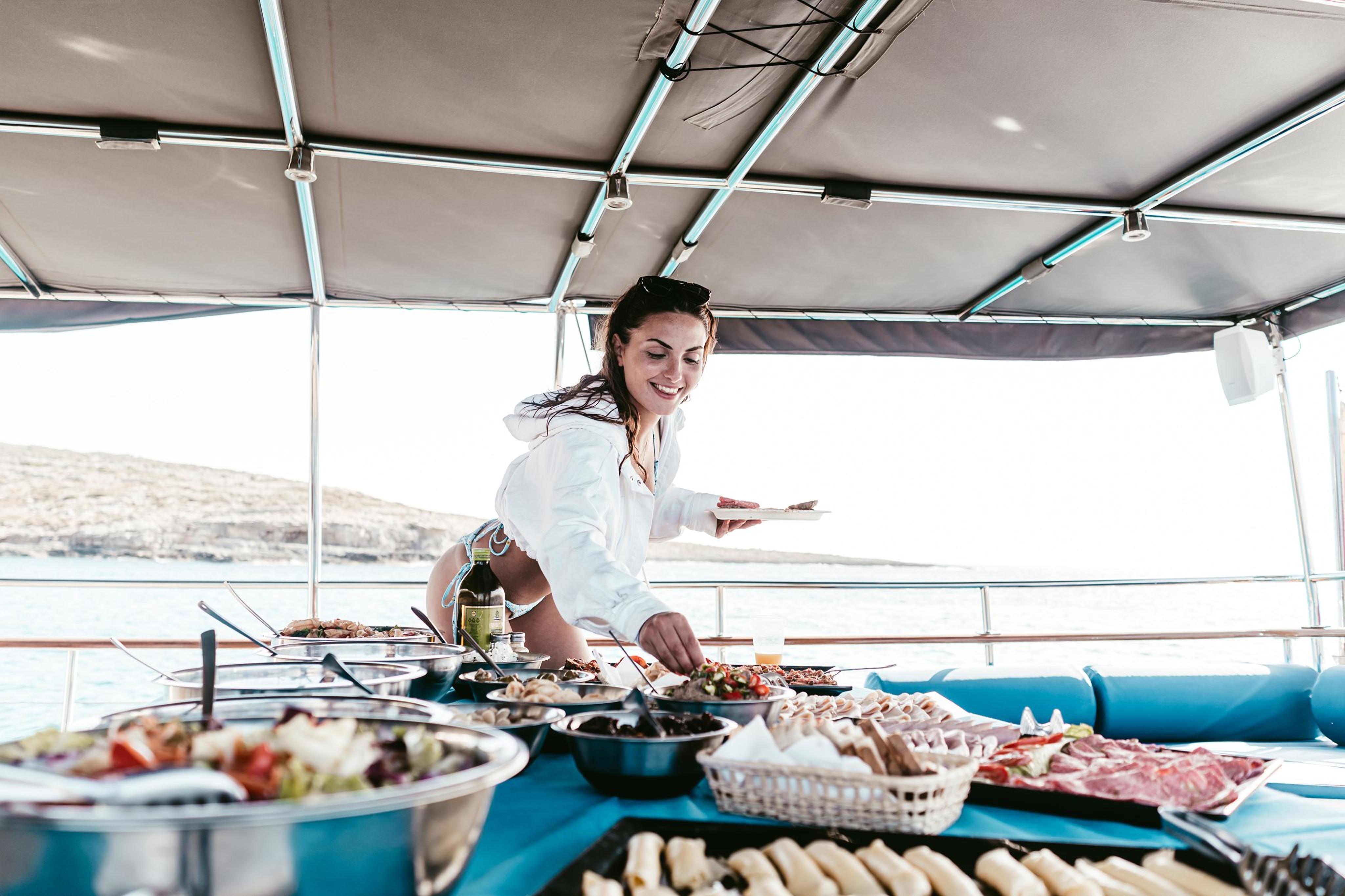 Sliema to Comino: Crystal and Blue Lagoon Cruise with Lunch