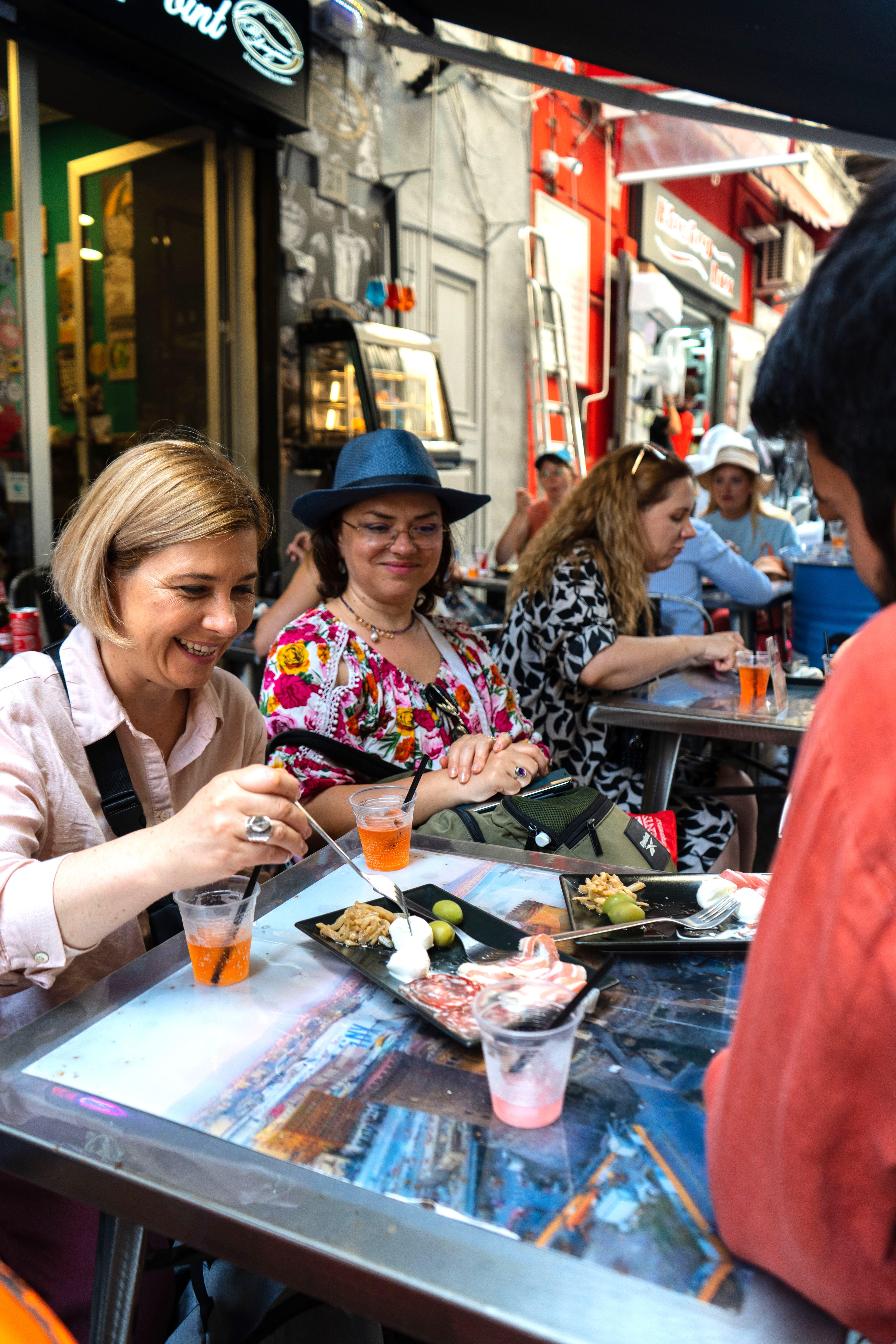 Naples Street Food tour with 6 gastronomic stops and pizza