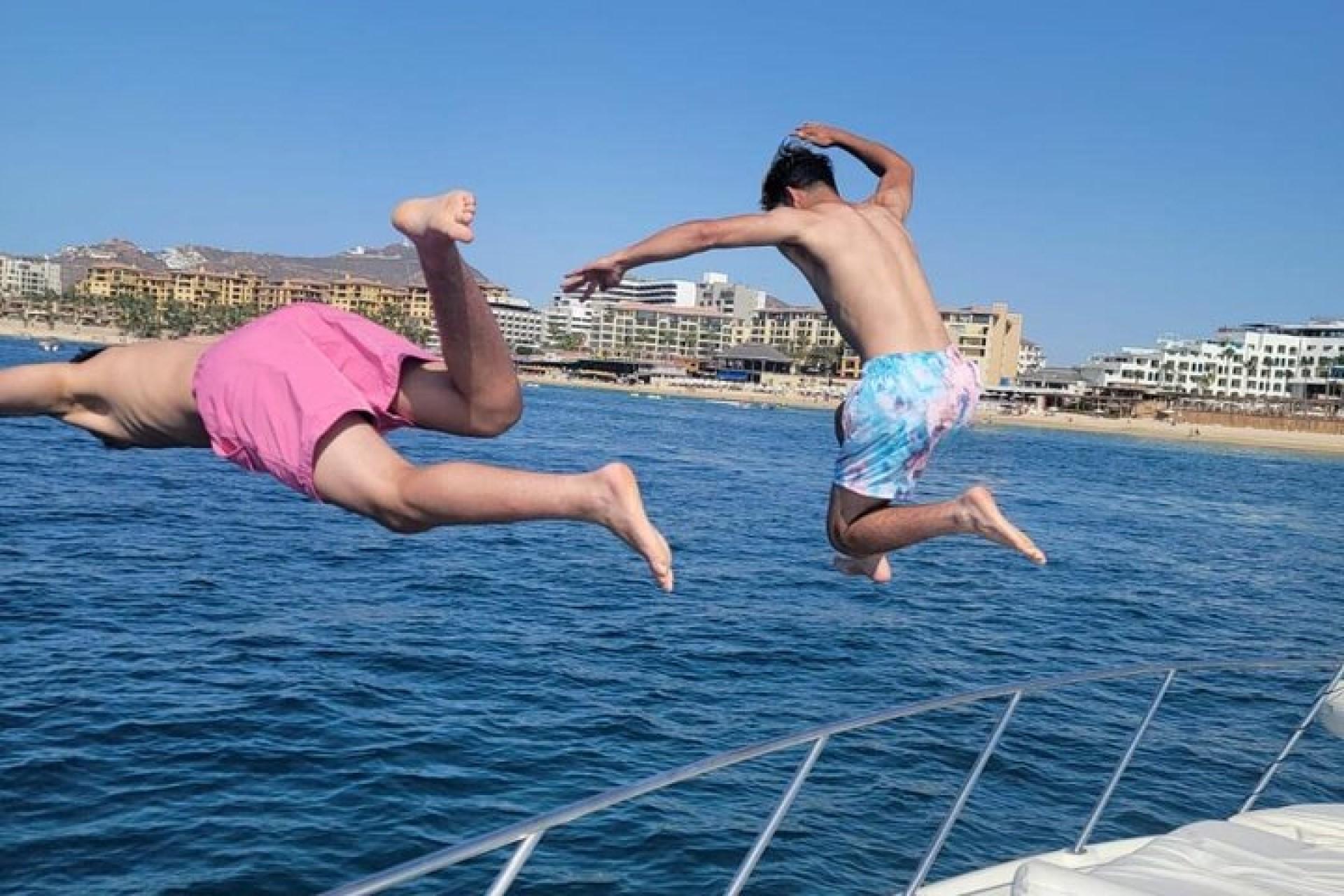 Cabo Private Yacht Experience: Arch, Snorkeling & Gourmet Bites