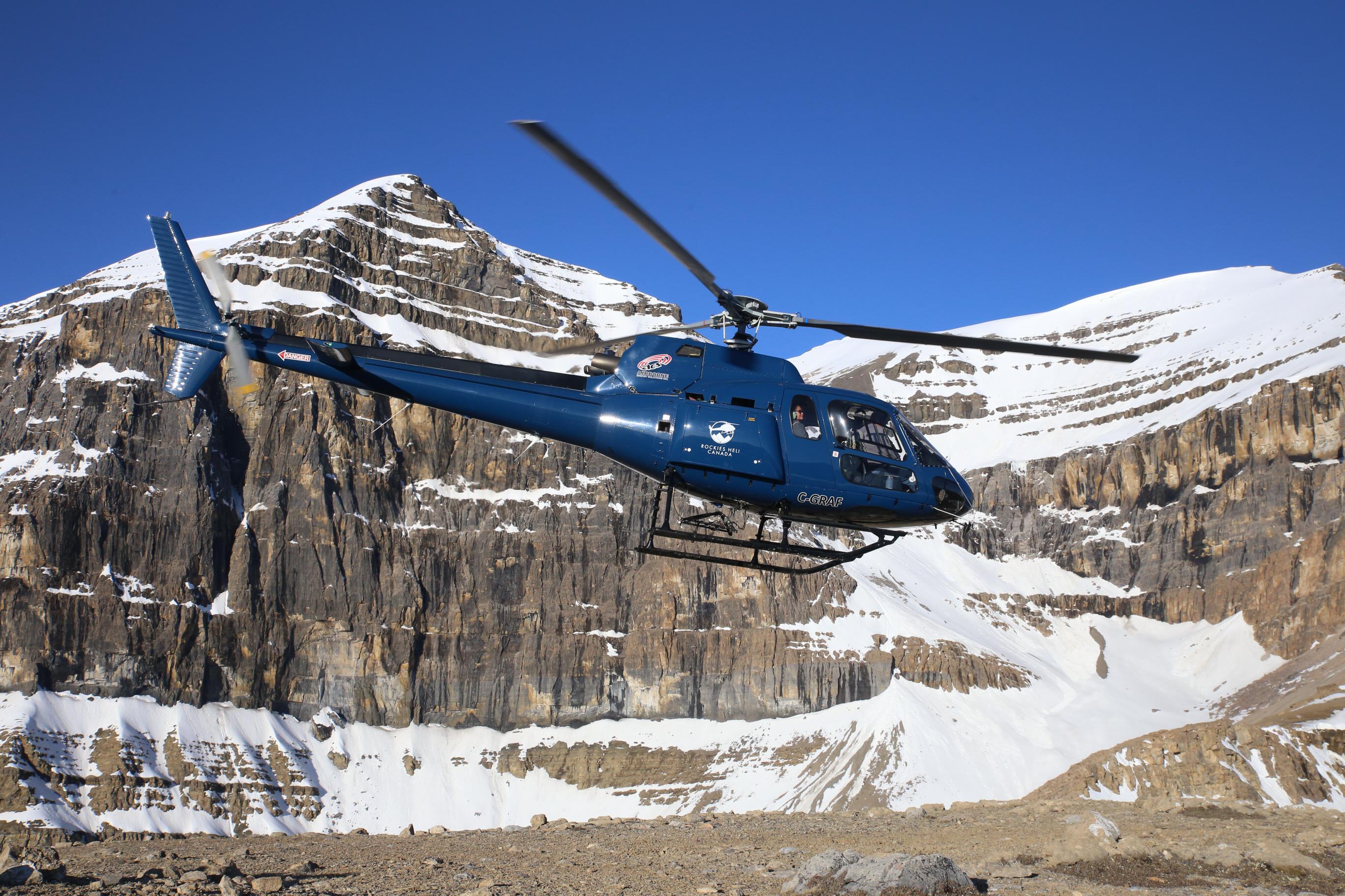 Canadian Rockies: Helicopter Flight with Exploration Hike