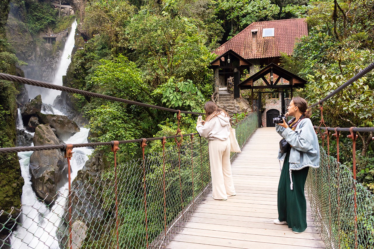 Quito to Baños & Pailón del Diablo Waterfall Full-Day Tour