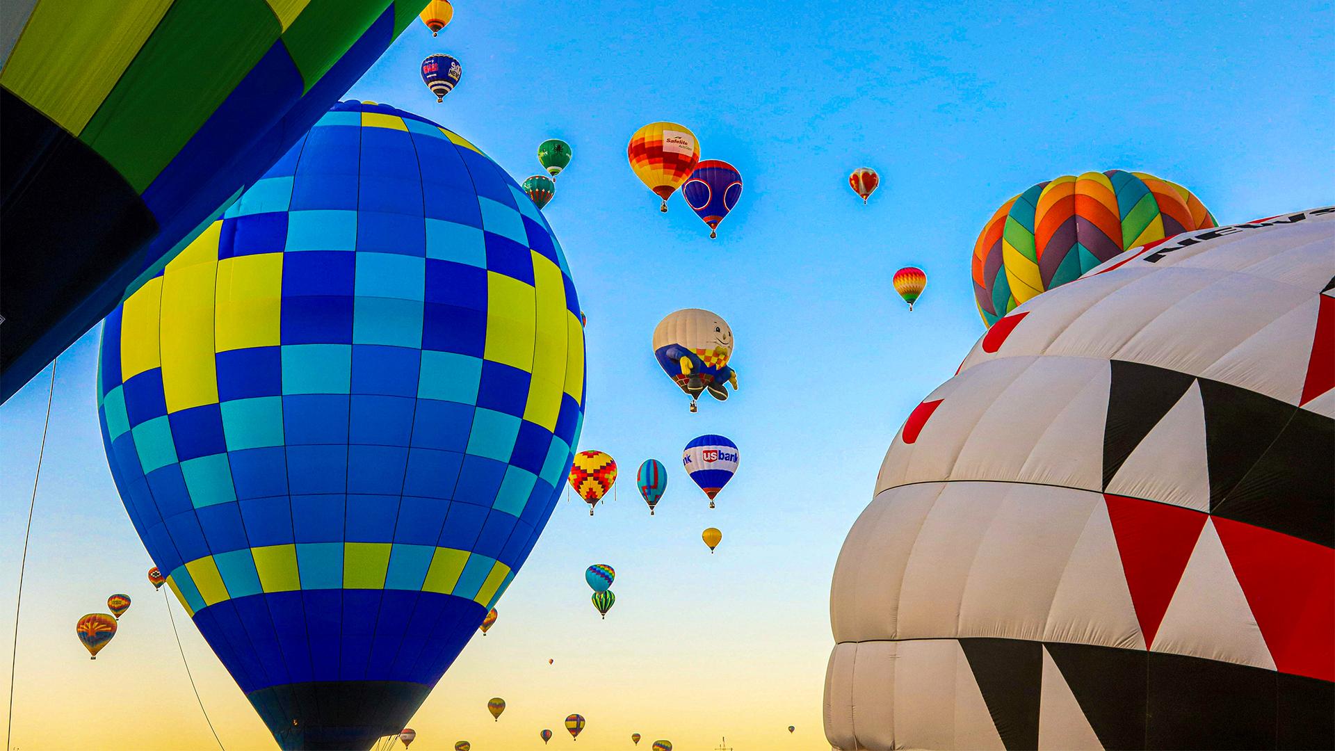 Teotihuacan Sunrise Hot Air Balloon Flight & Cultural Tour