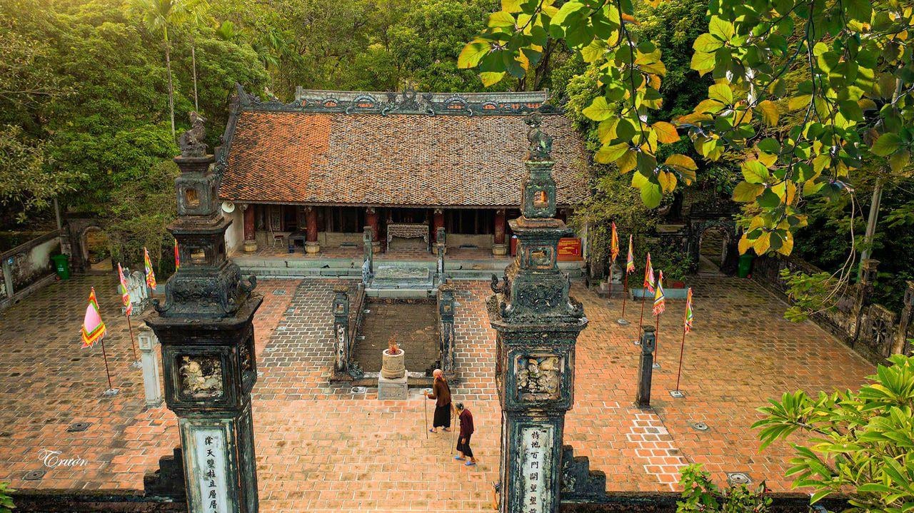 Hanoi to Ninh Binh: Hoa Lu, Trang An & Mua Cave Day Tour