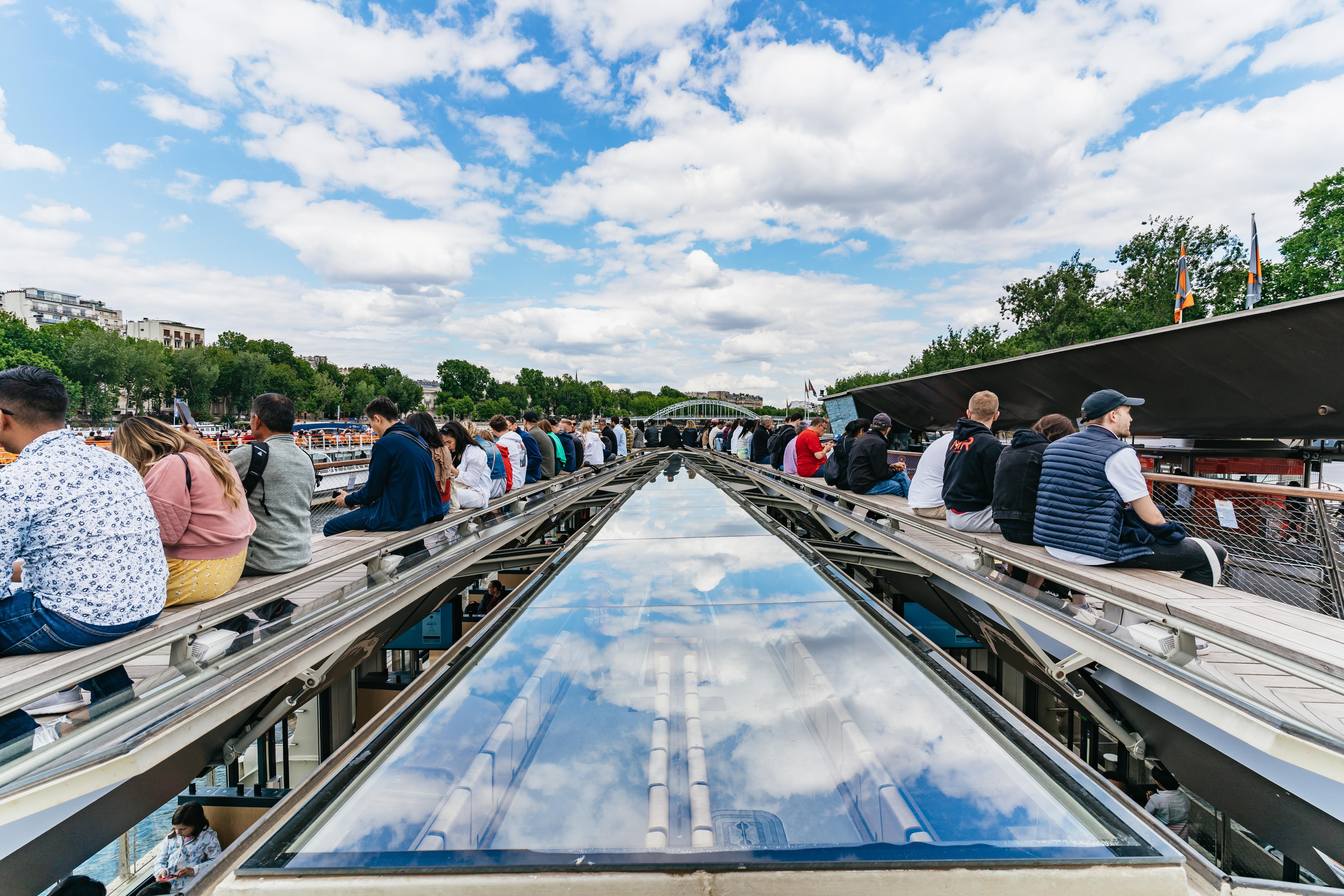 Paris: 1-Hour Seine River Sightseeing Cruise from the Eiffel Tower