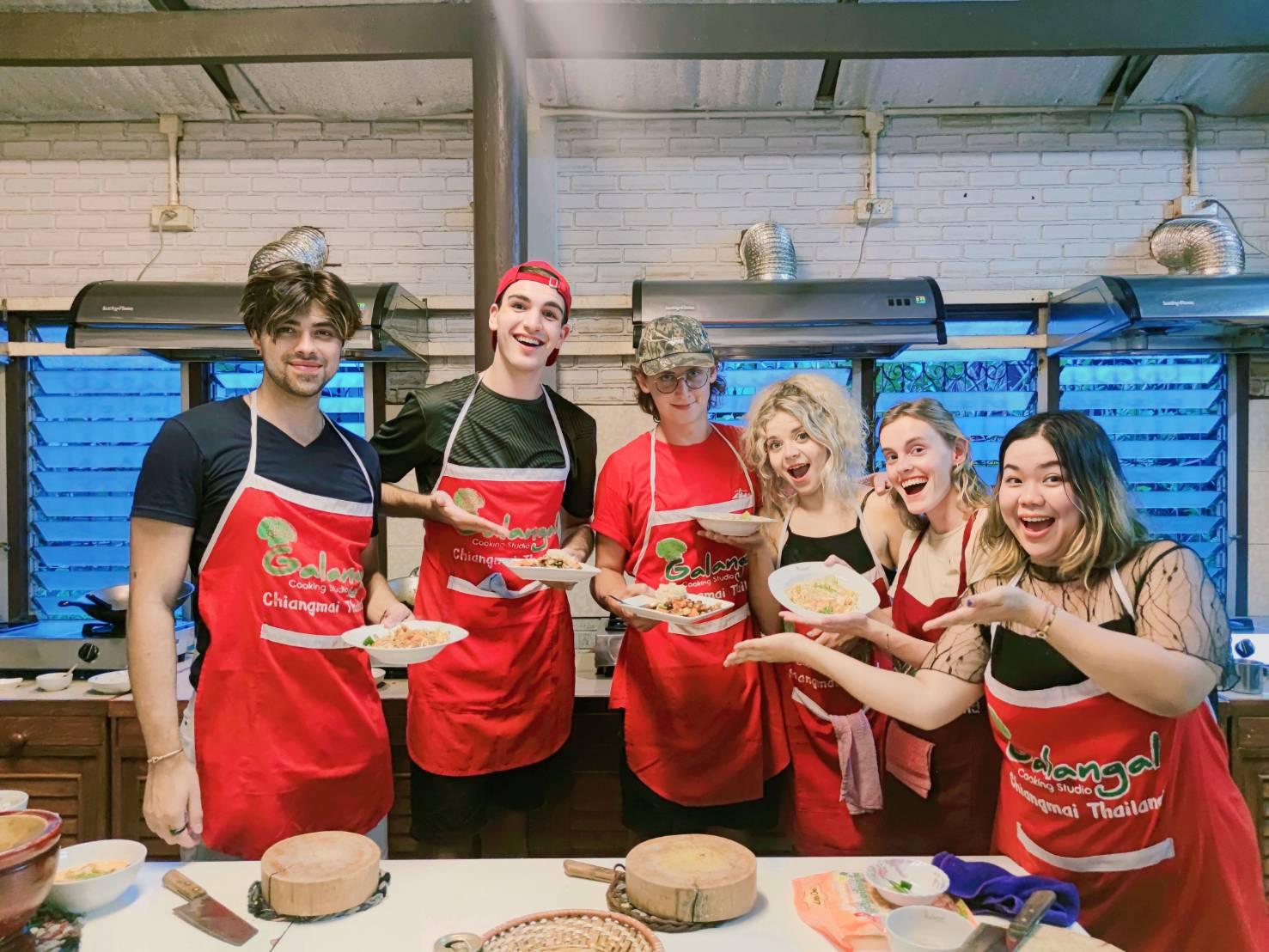 Chiang Mai: Evening Cooking Class and Local Market Visit