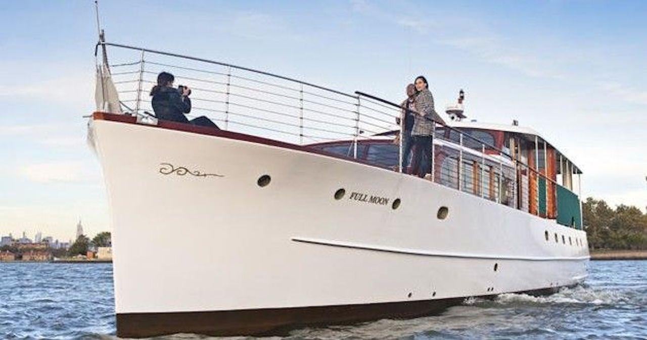 Hudson River Autumn Foliage Yacht Cruise