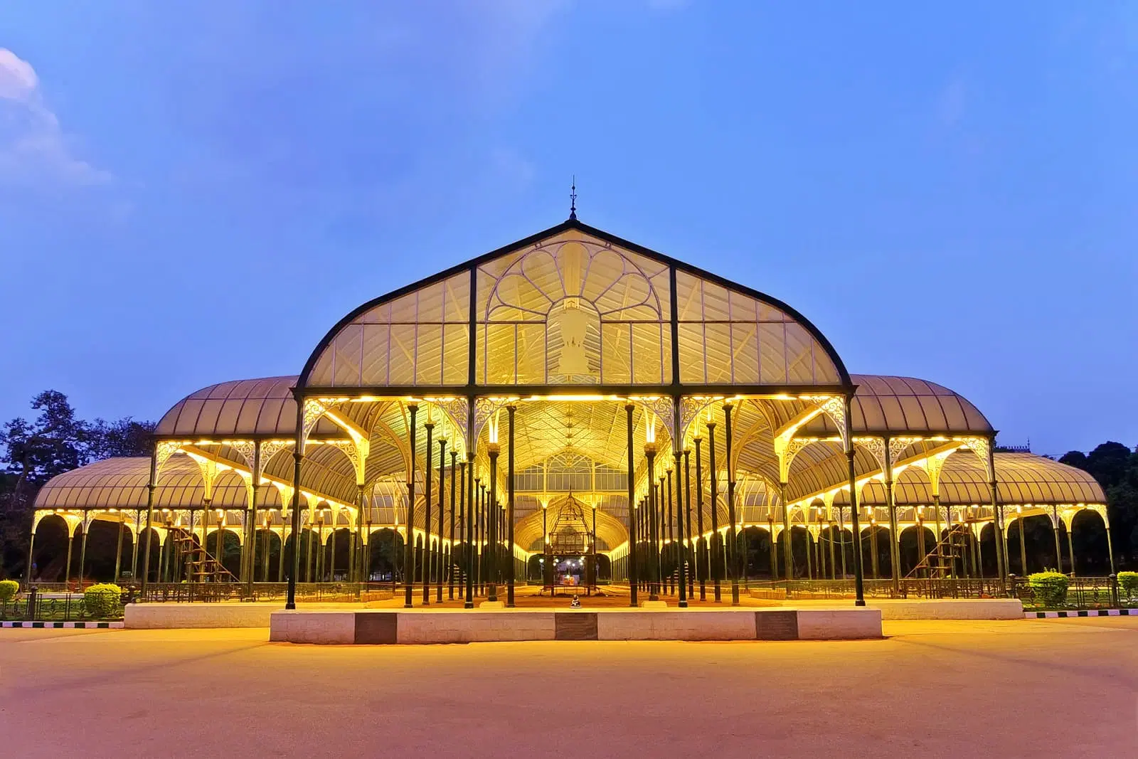 Bannerghatta Wildlife & Bangalore Heritage Private Tour