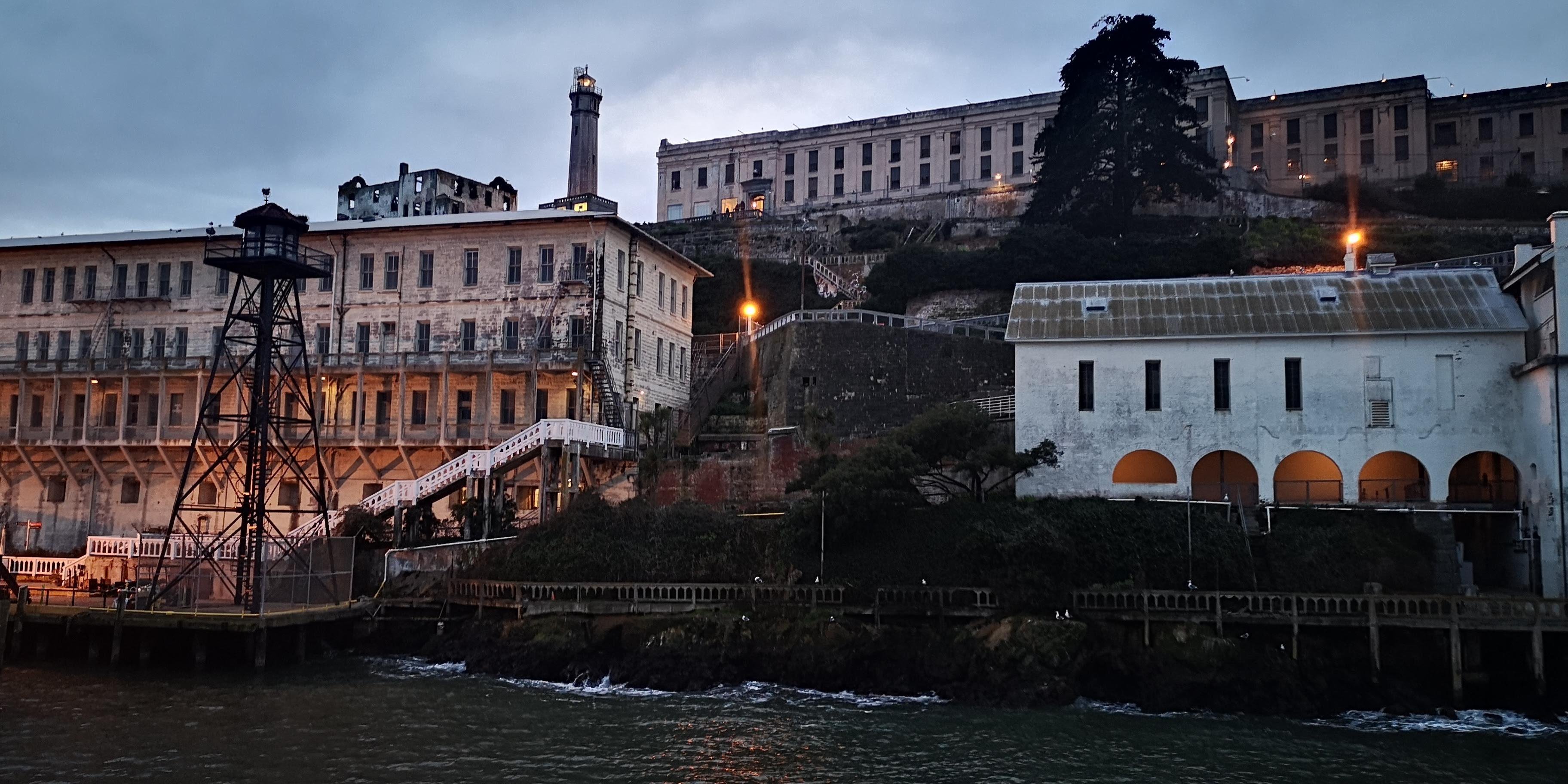 San Francisco: Alcatraz Night Tour with SF Bay Cruise