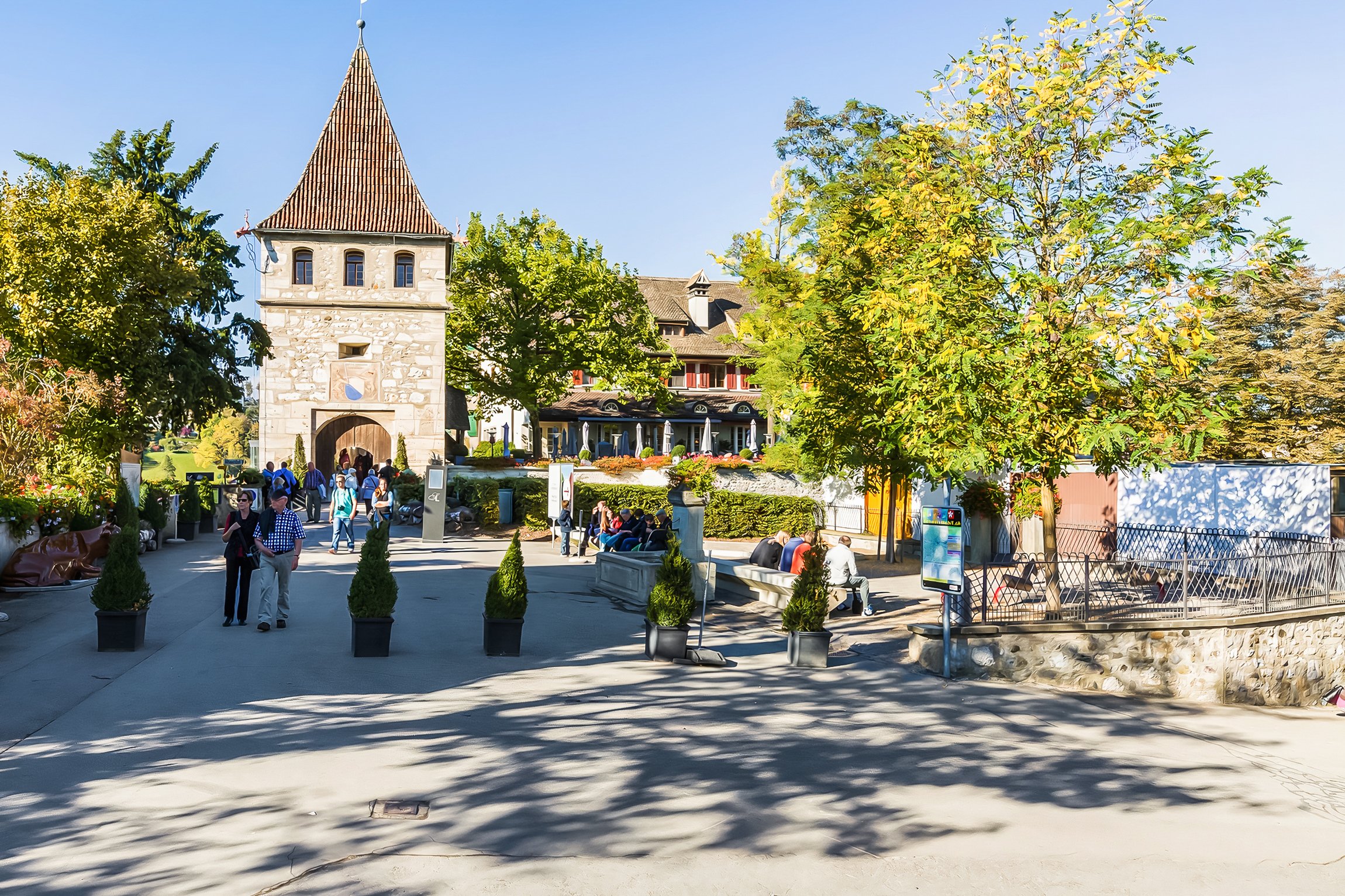 From Zurich: Rhine Falls Coach Tour with Entry Tickets