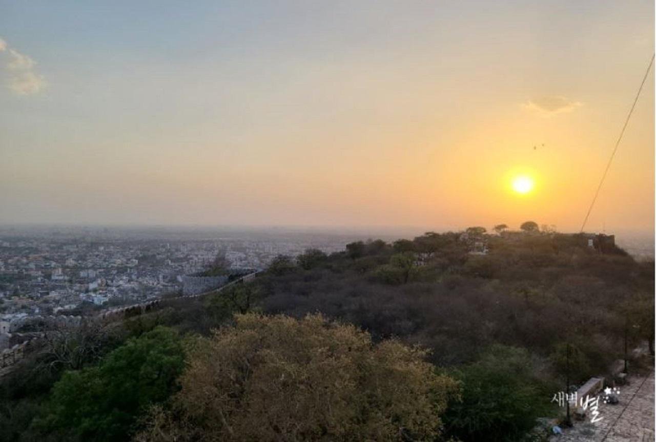 Jaipur After Dark: Private Open-Air Jeep Safari