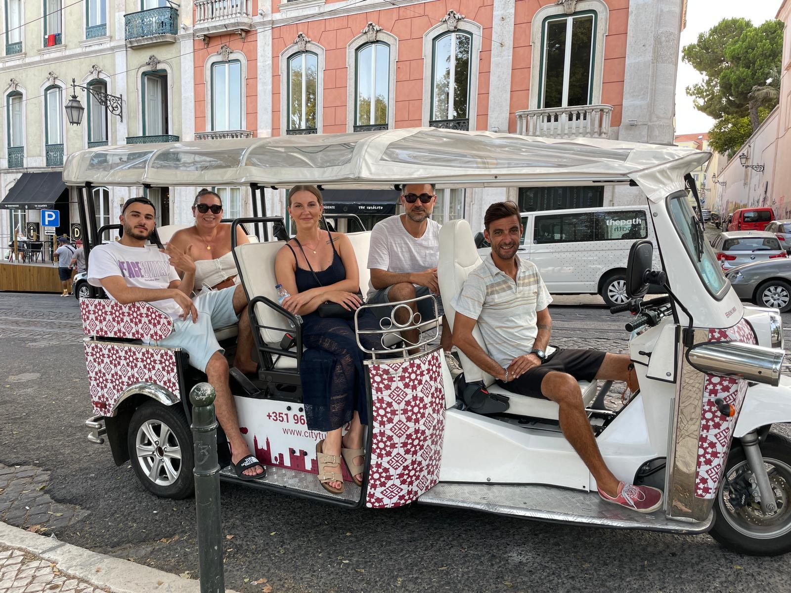 Lisbon: Private Guided Tuk-Tuk Tour with Hotel Pickup