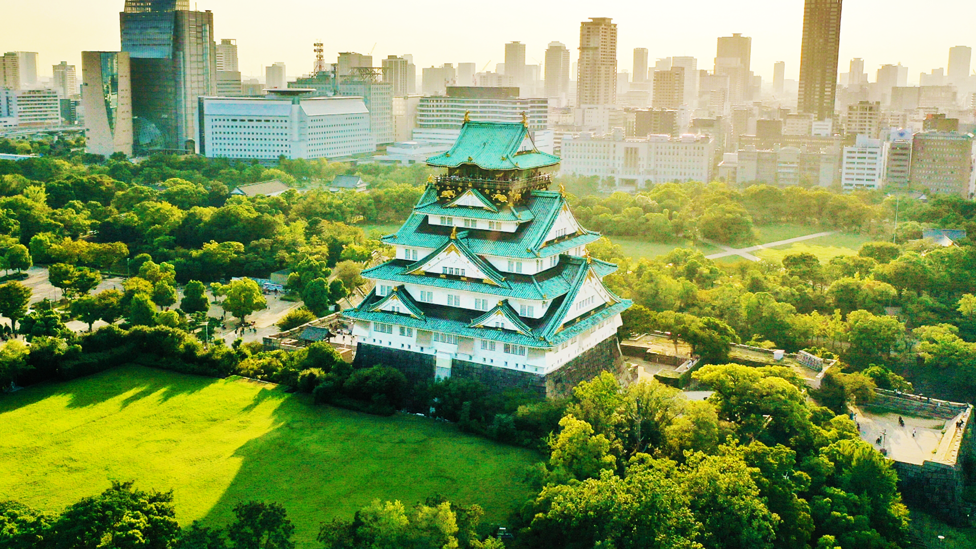 Osaka Castle Defensive Tour & Tower Admission