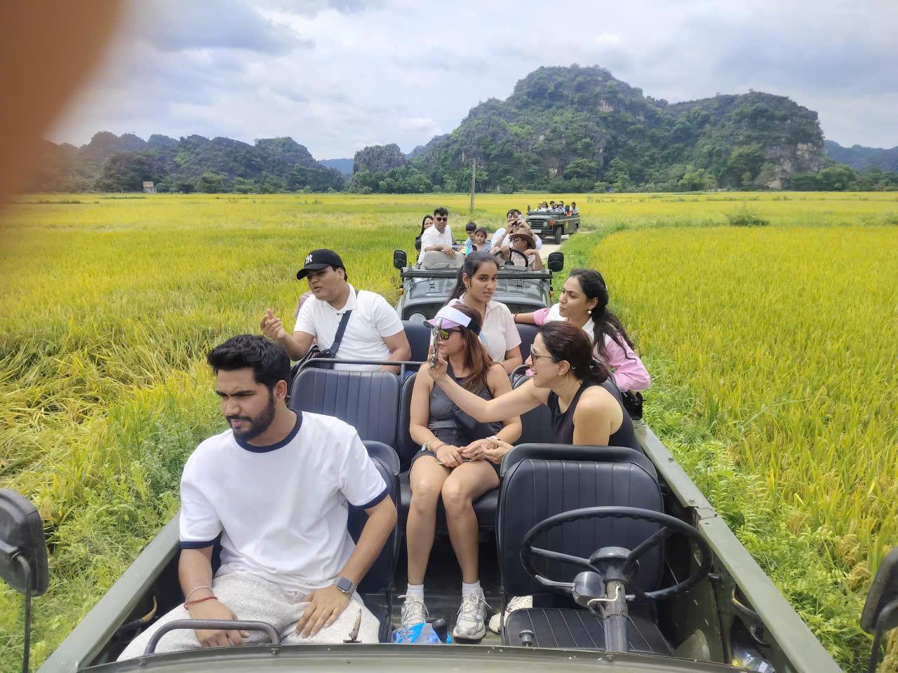 Private Jeep Adventure: Van Long Wetlands, Trang An Caves & Mua Peak