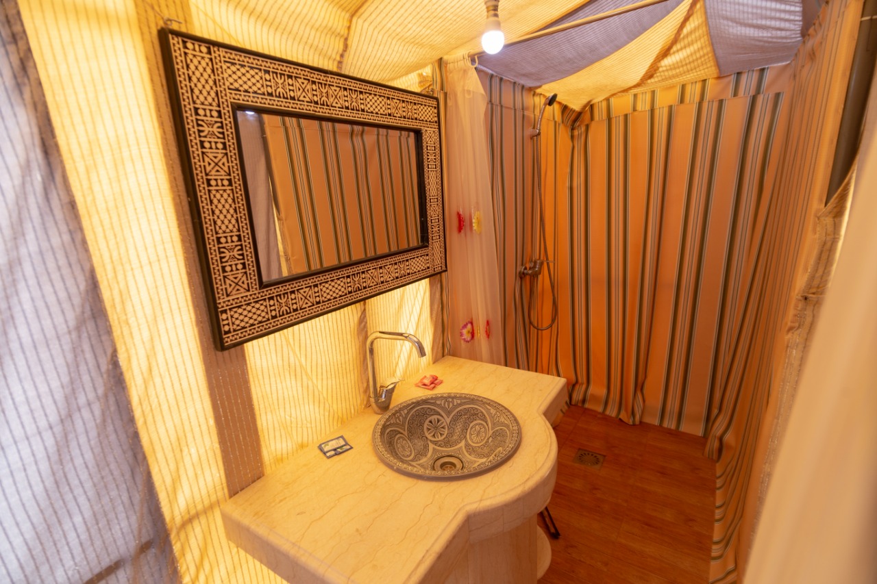Erg Chebbi Desert Overnight: Camel Ride & Heated Tent Camp