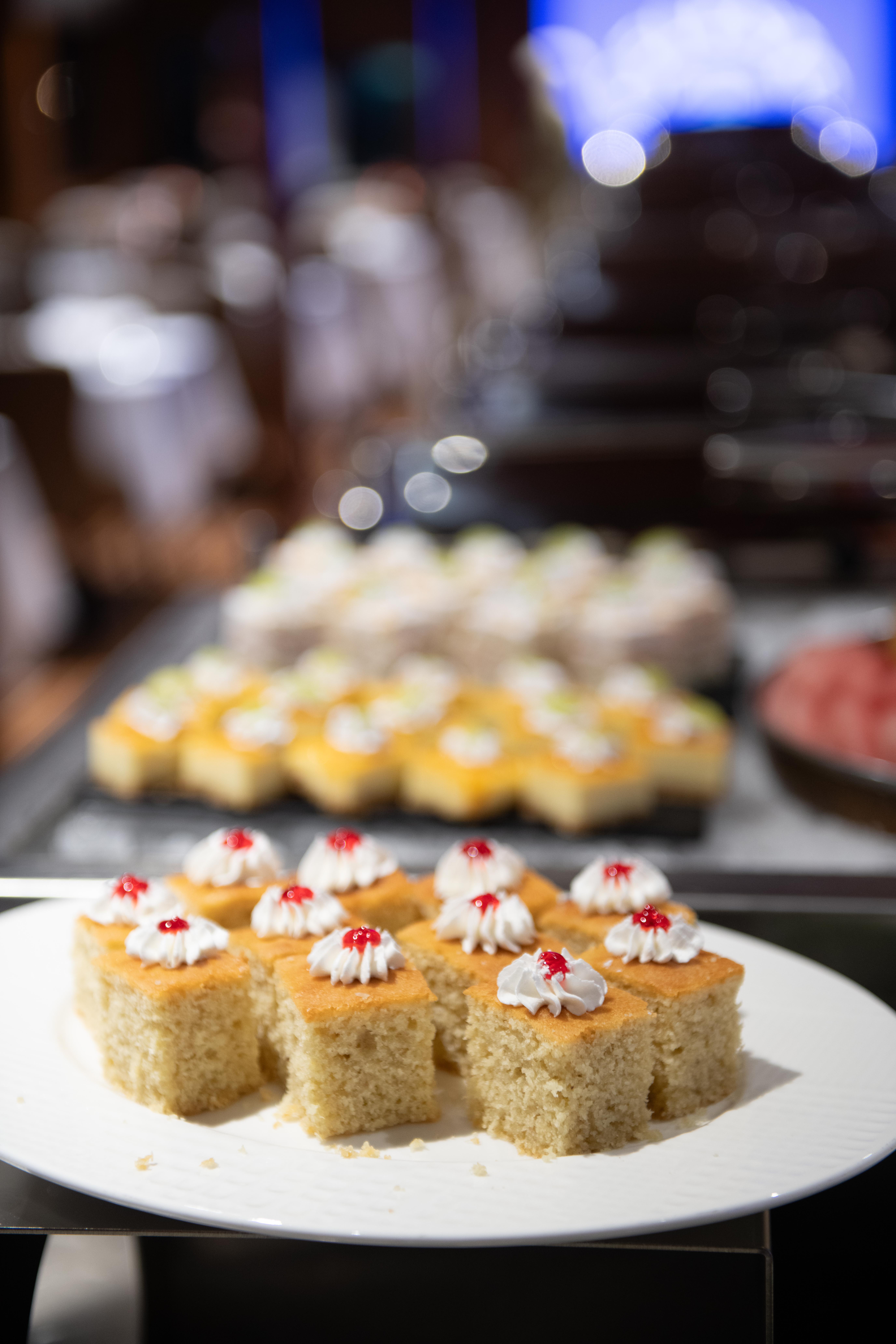 Dubai Marina Luxury Dinner Cruise with Live Entertainment & Open Bar