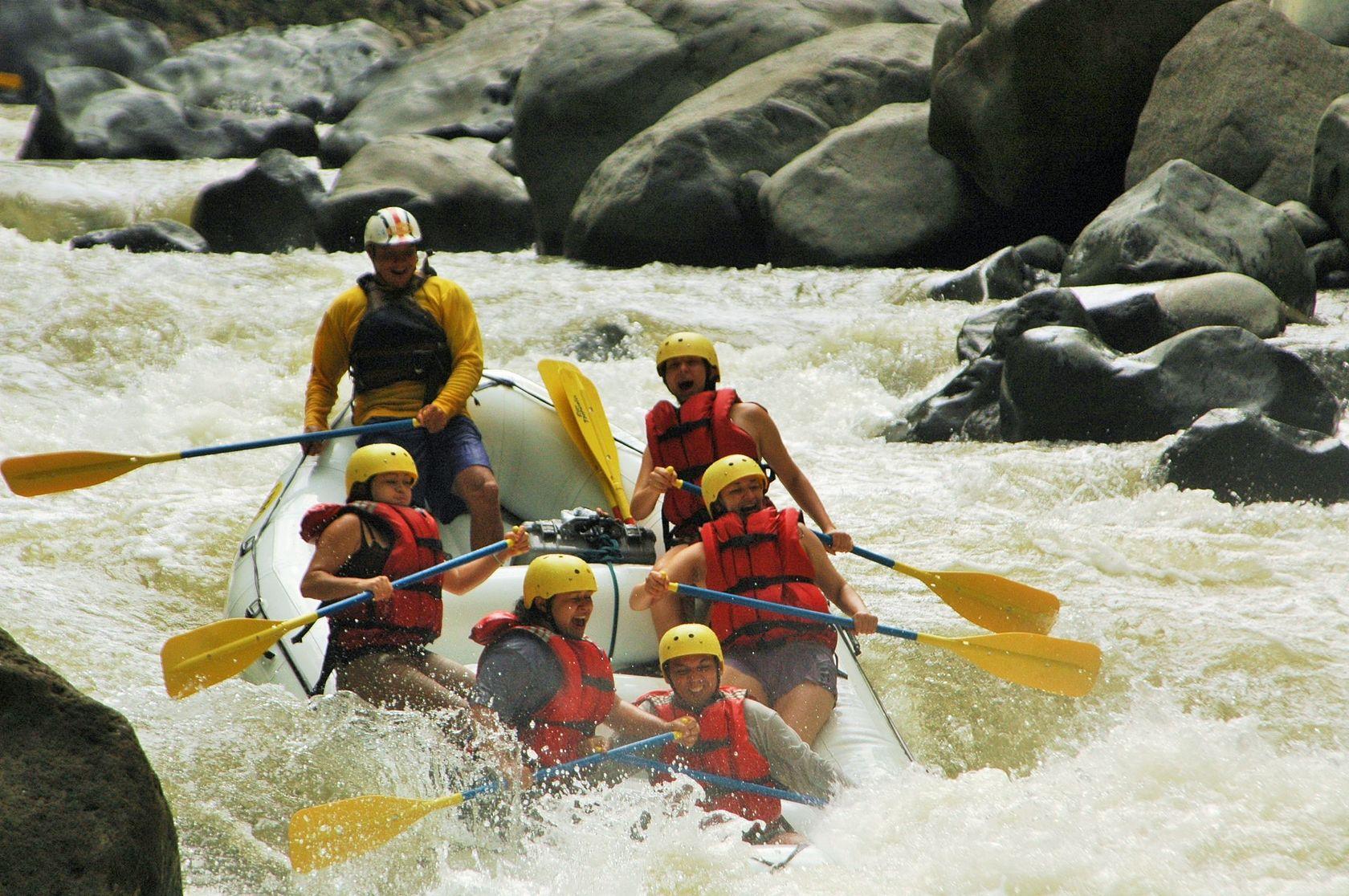 Pacuare River Whitewater Rafting: Class III–IV Rapids Day Trip from San José